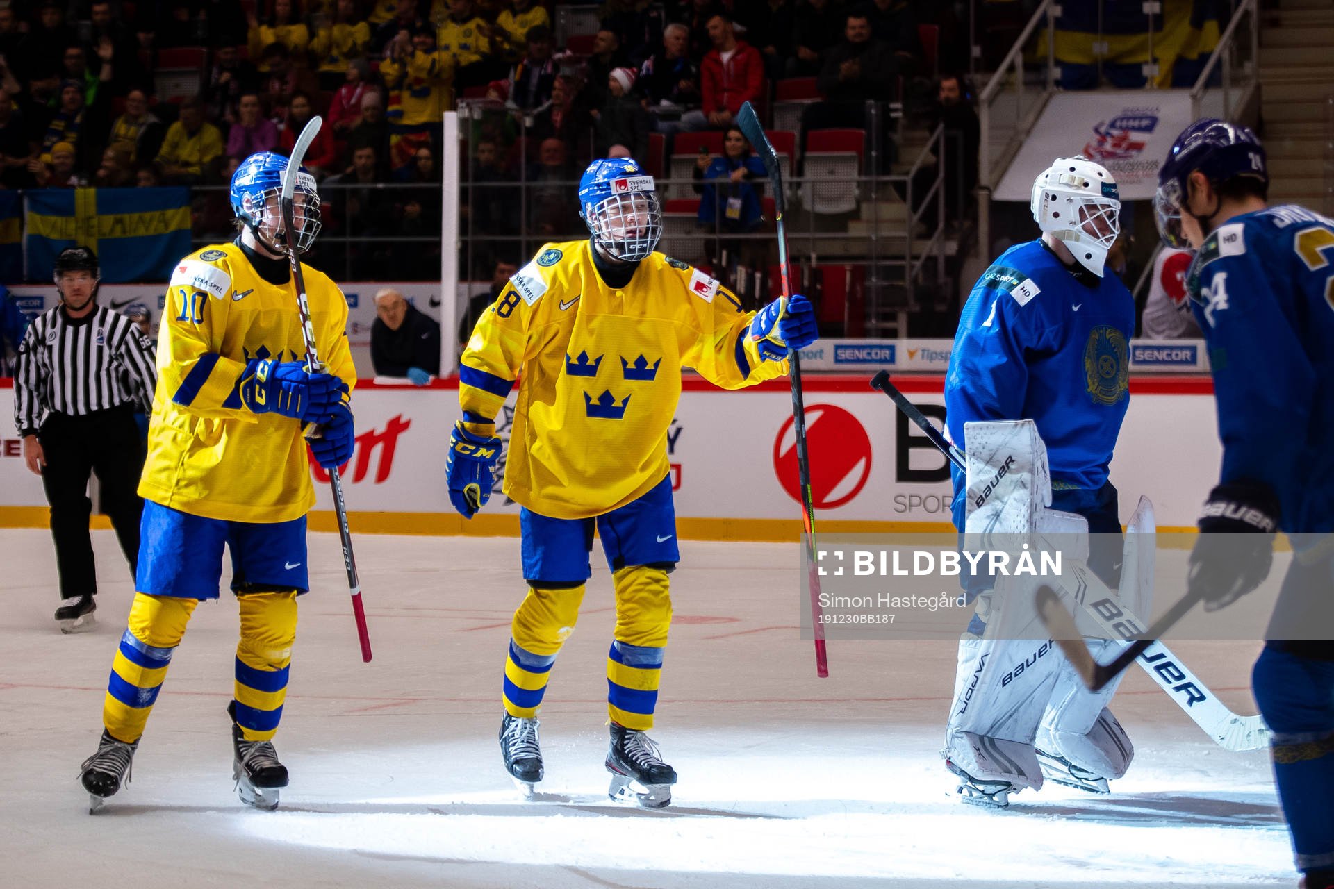 Alexander Holtz and Lucas Raymond of Sweden celebrate the