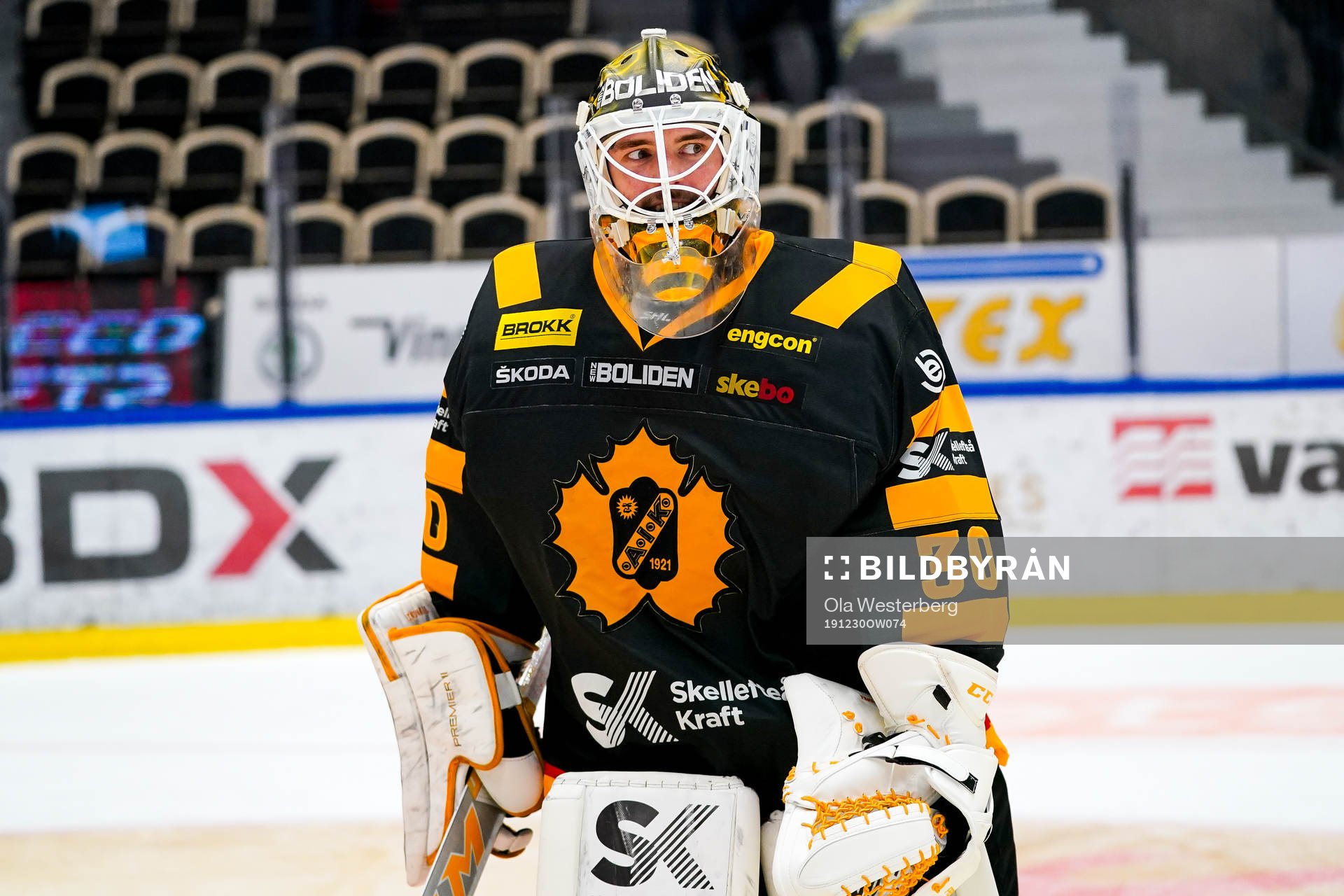 Skellefteås målvakt Gustaf Lindvall jublar