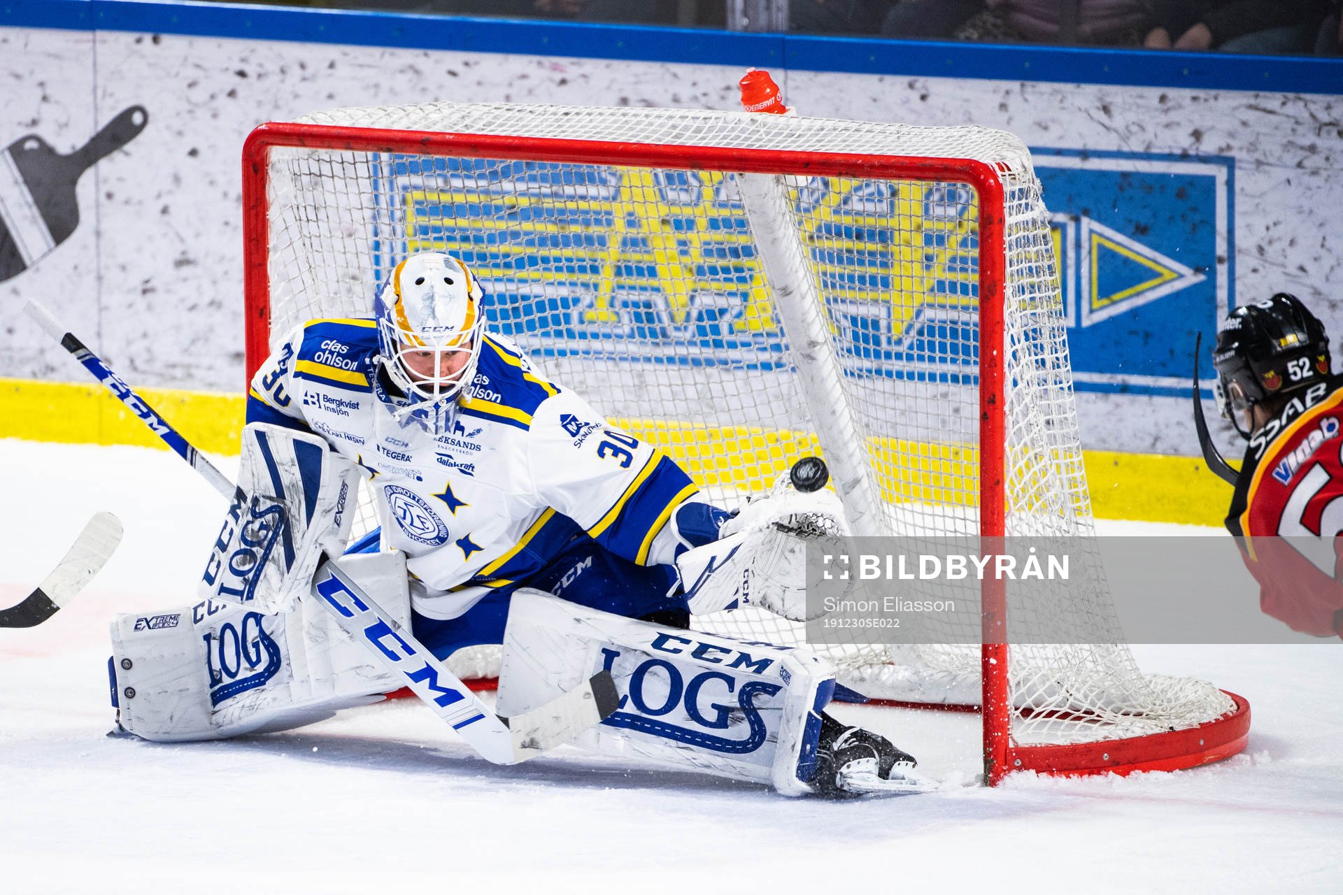 Luleås Karl Fabricius sätter 1-0 bakom Leksands målvakt