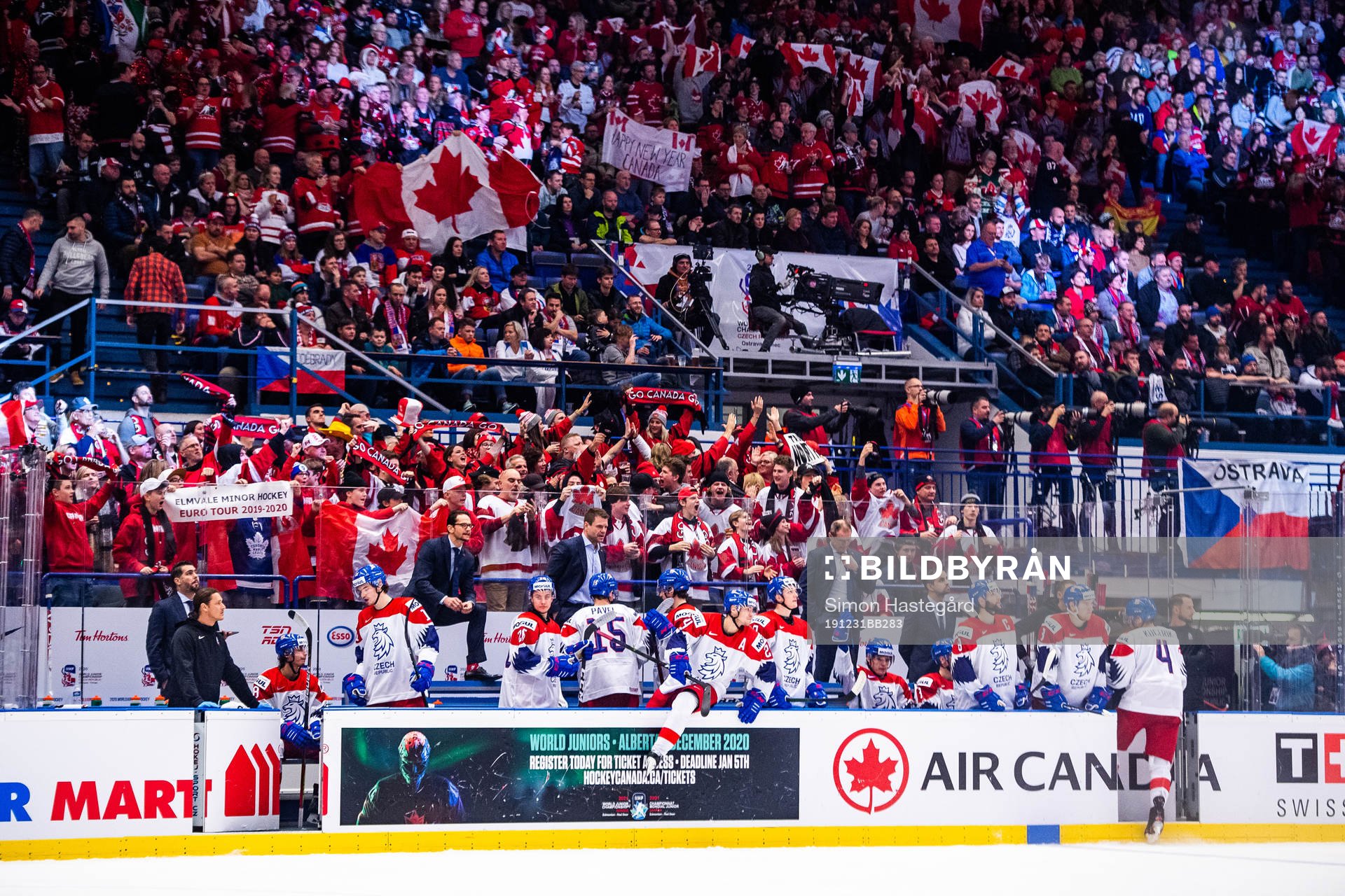 Fans of Canada celebrate