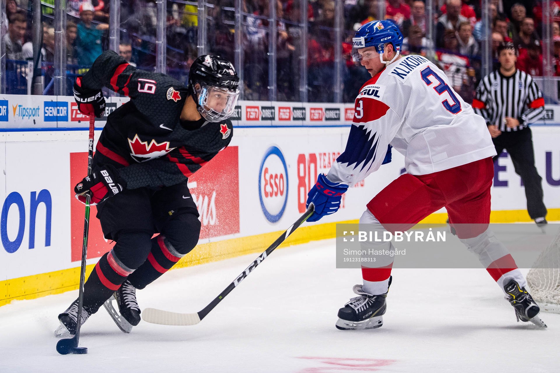 Quinton Byfield of Canada and Karel Klikorka of Czech