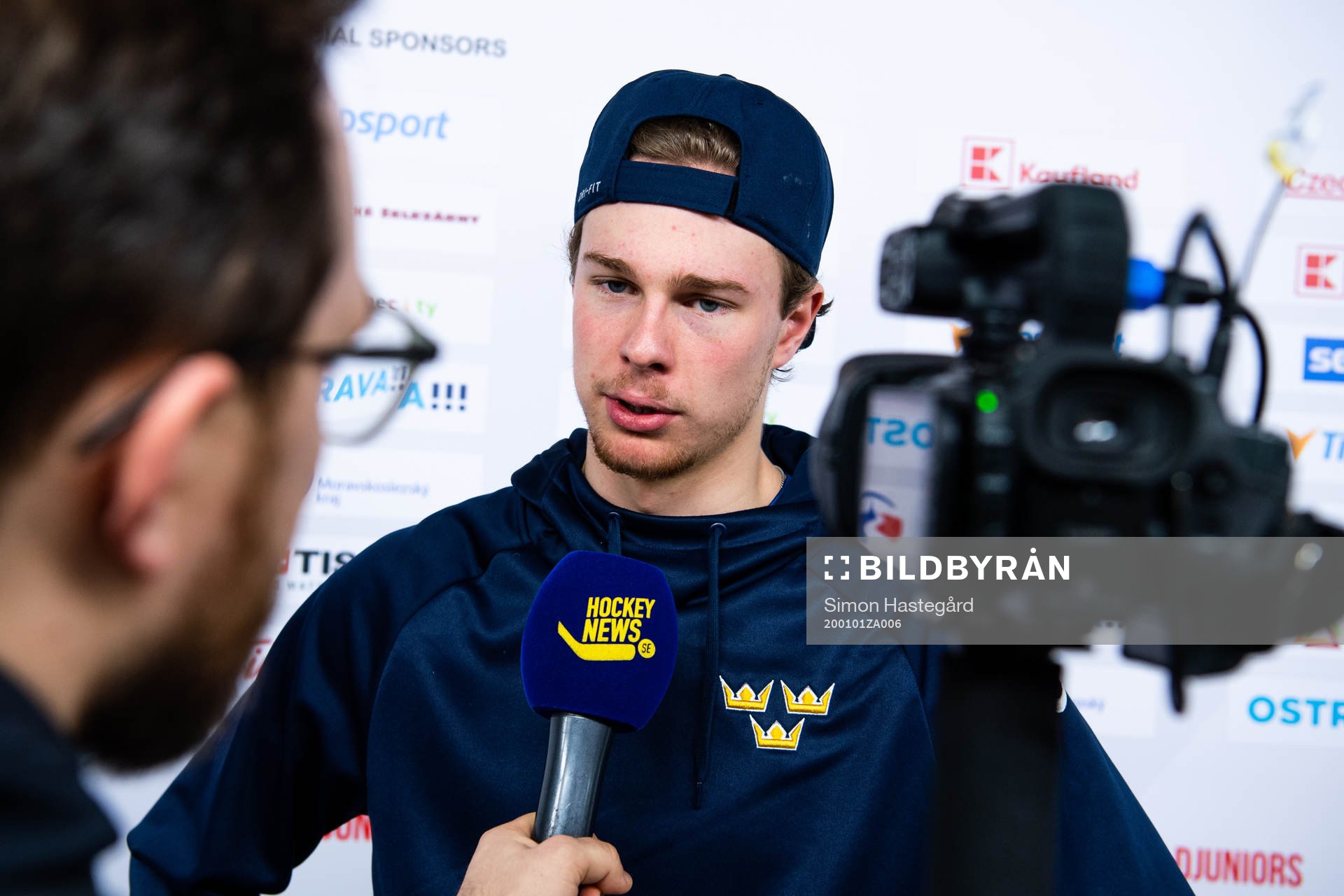 Goalkeeper Hugo Alnefelt of team Sweden