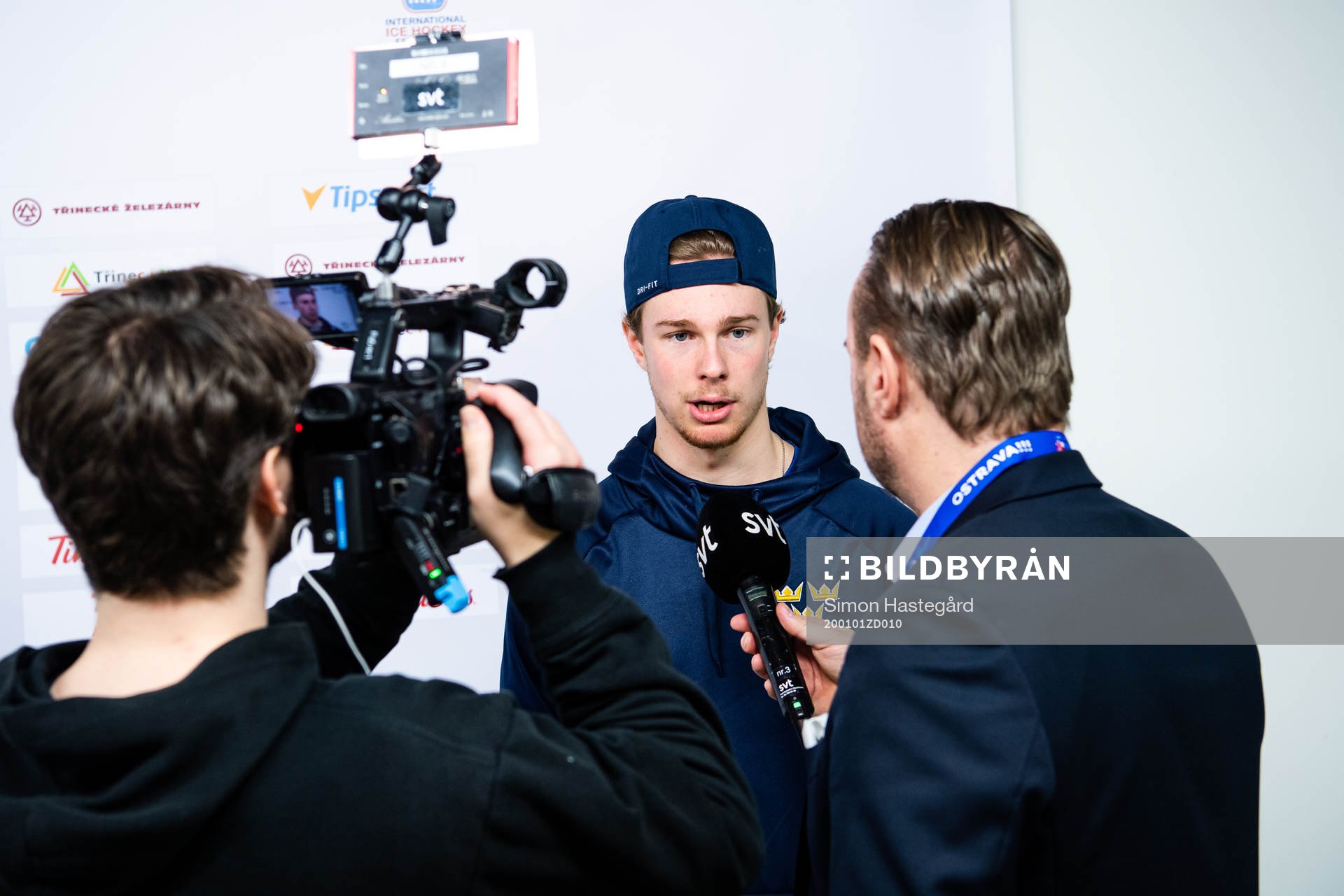 Goalkeeper Hugo Alnefelt of team Sweden