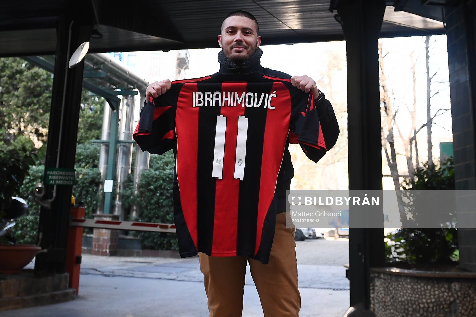 A Milan fan waits for Swedish soccer player Zlatan