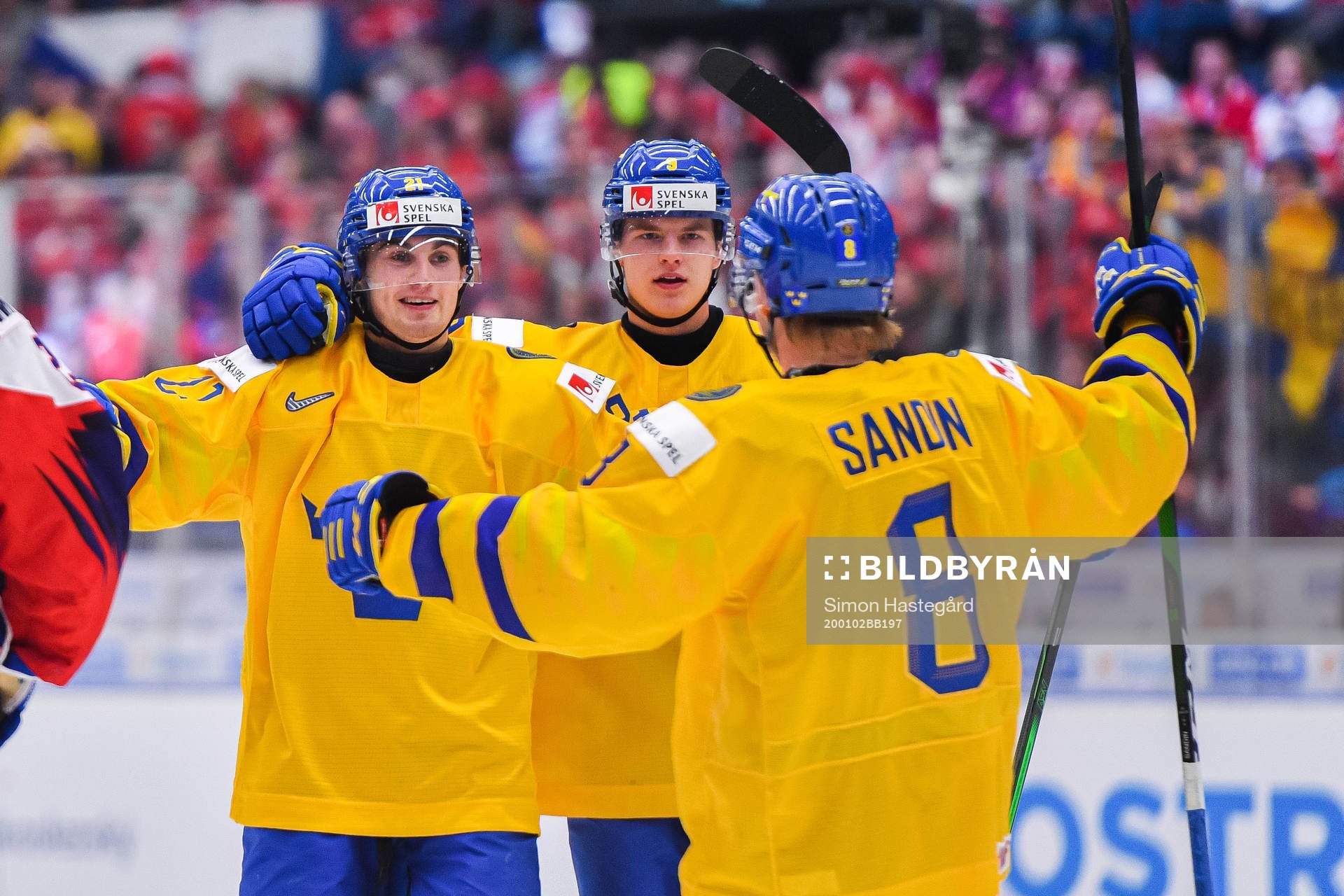 Nils Höglander celebrate with Victor Söderström and