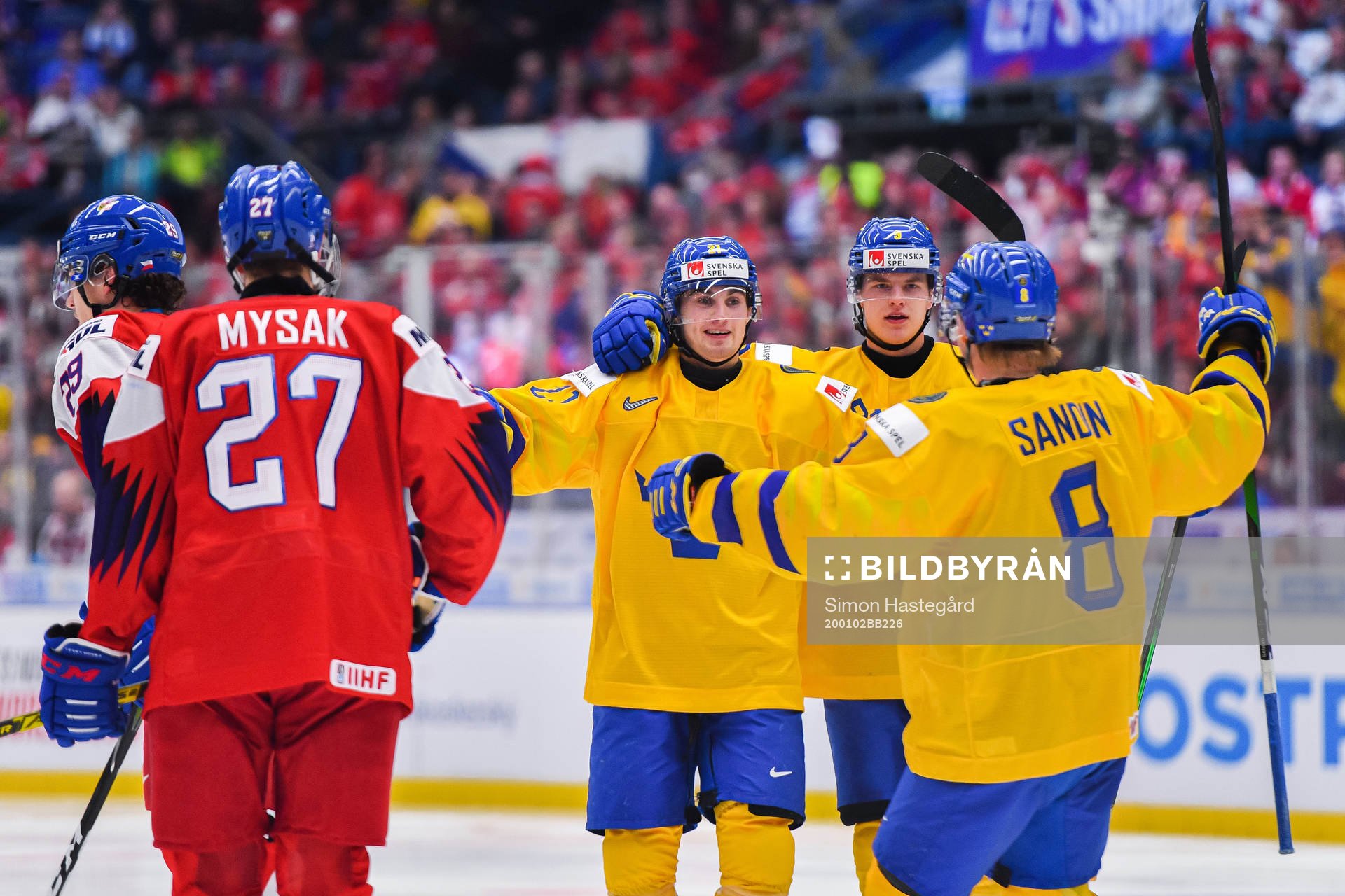 Nils Höglander celebrate with Victor Söderström and