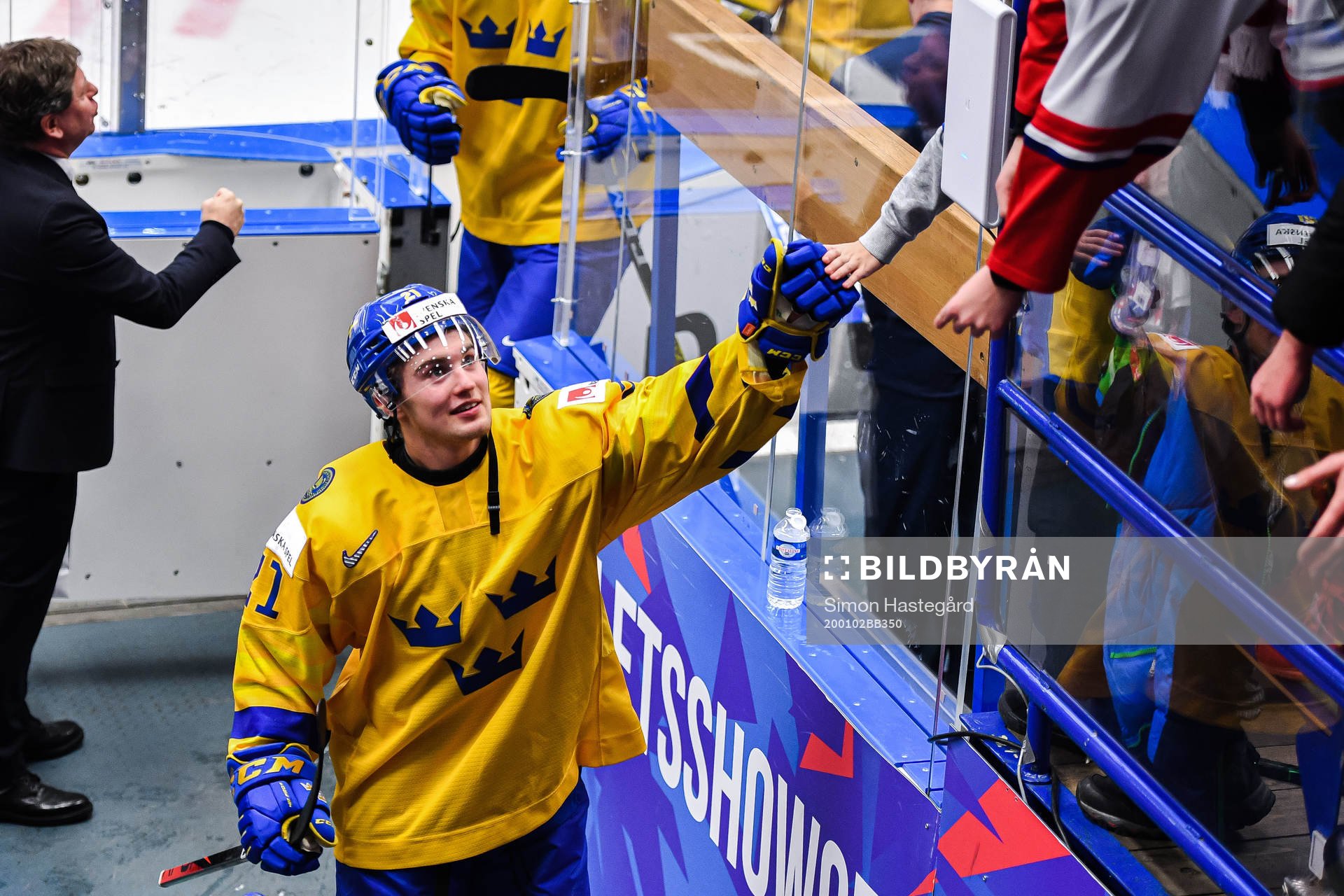 Nils Höglander of Sweden celebrate