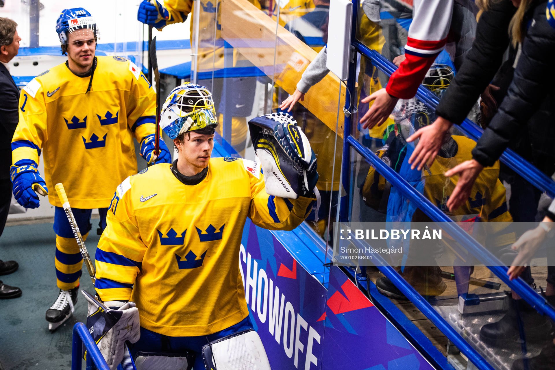 Samuel Fagemo and goalkeeper Hugo Alnefelt of Sweden
