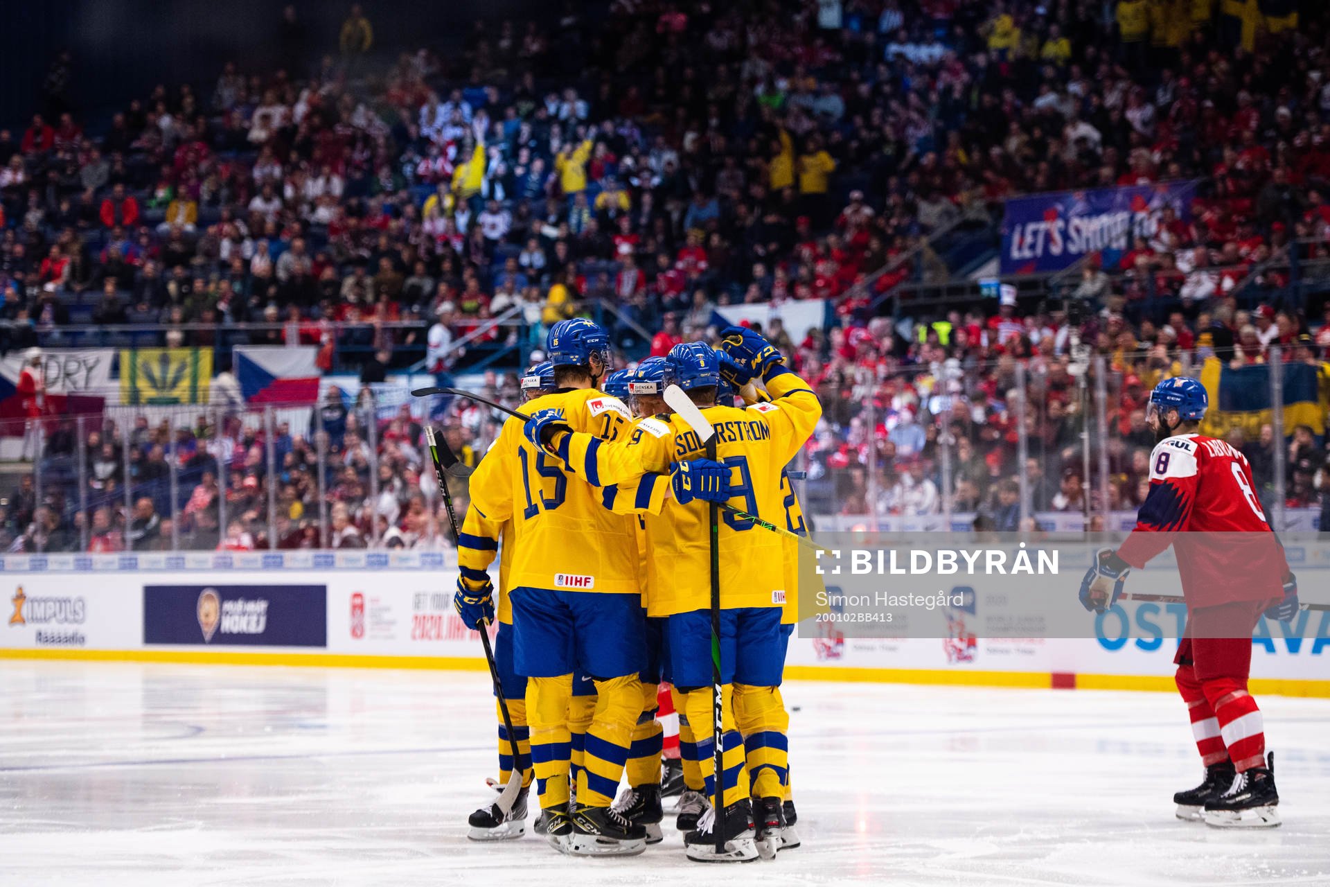 Players of Sweden celebrate the 3-0 goal by Nils Höglander