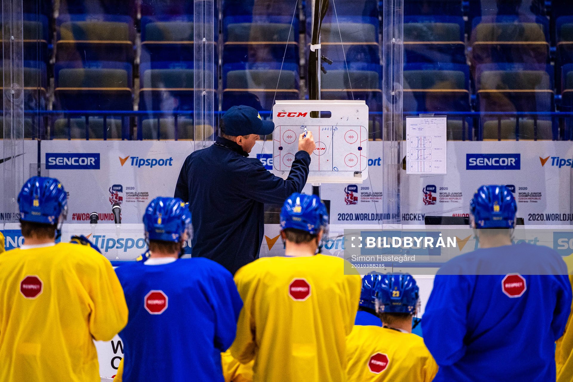 Tomas Montén, Head coach of Sweden at a practice session