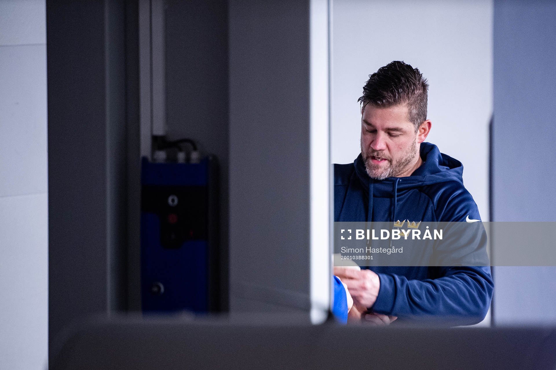 Ryan Allenby, Doctor of Sweden, gives medical care to