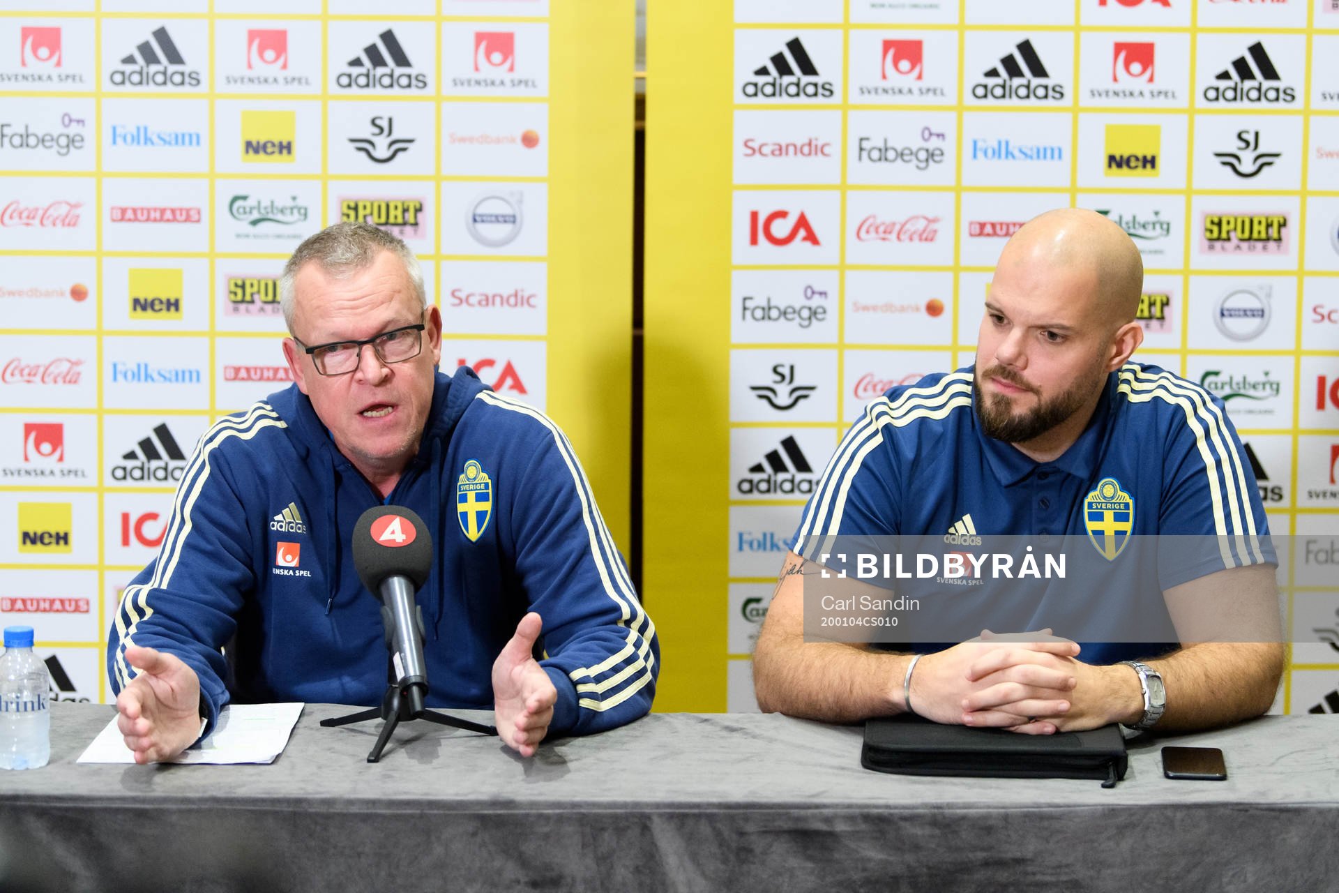 Janne Andersson, head coach of Sweden, and Jakob Kakembo