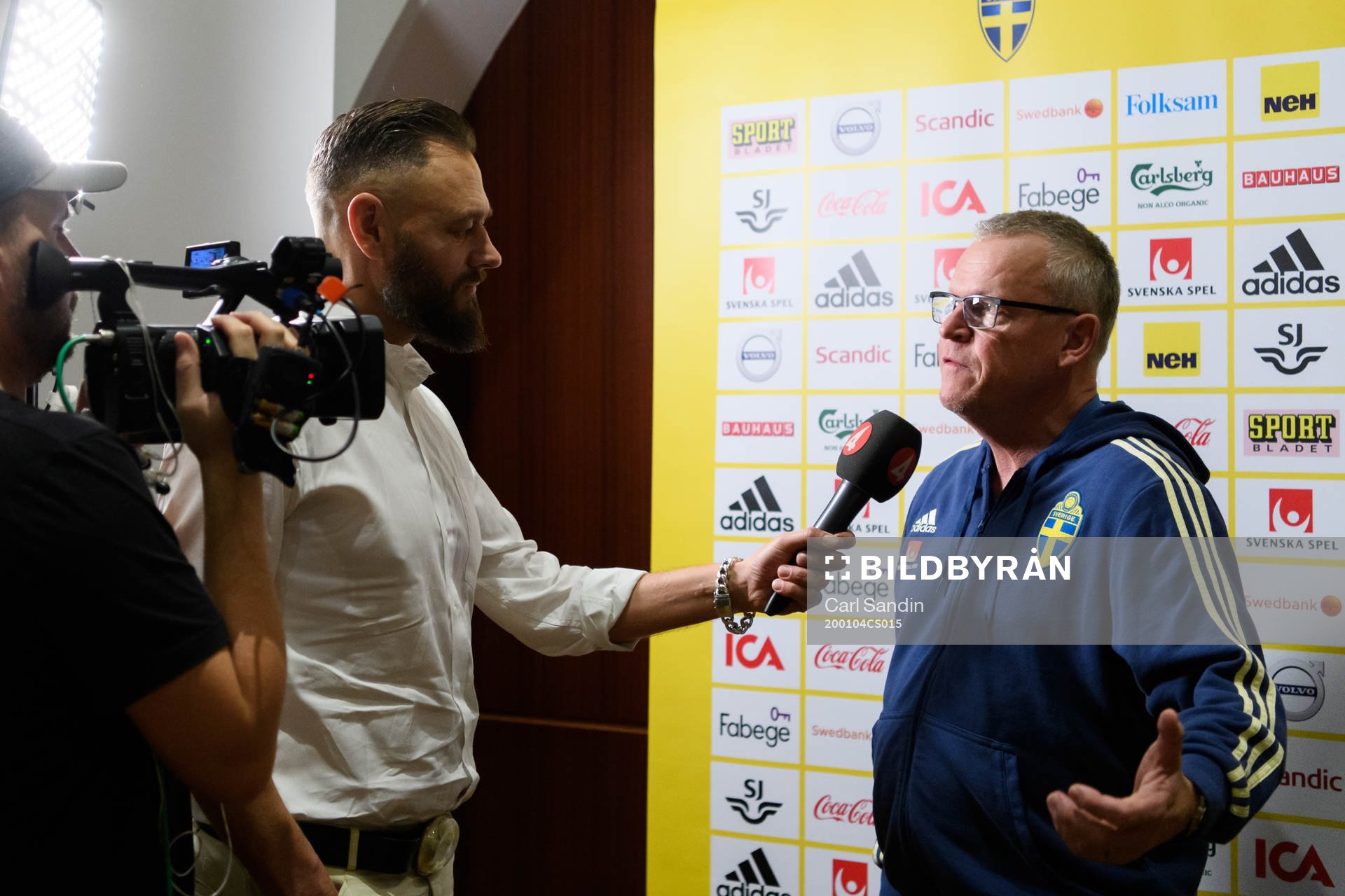 TV4 reporter Olof Lundh interview Janne Andersson, head