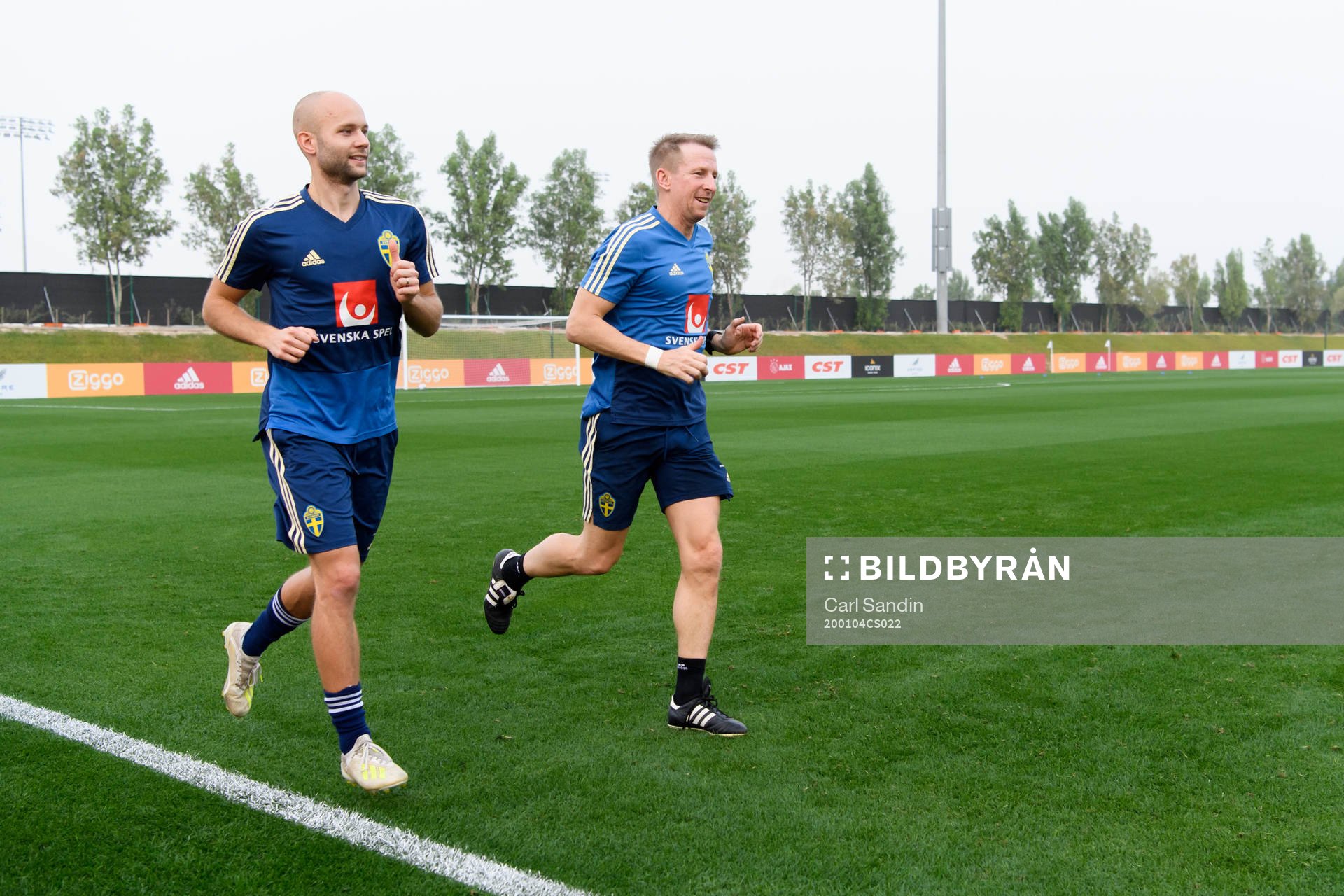 Robin Söder and physiotherapist Fredrik Larsson