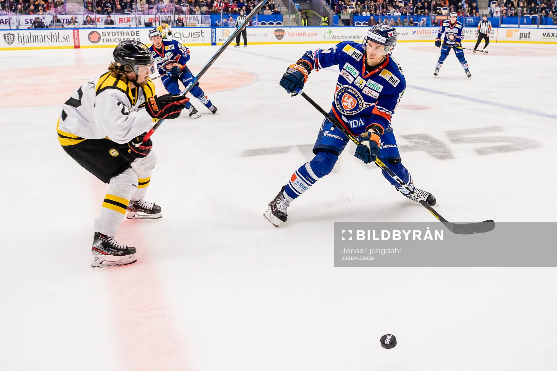 Brynäs Adam Brodecki och Växjös Ilari Melart