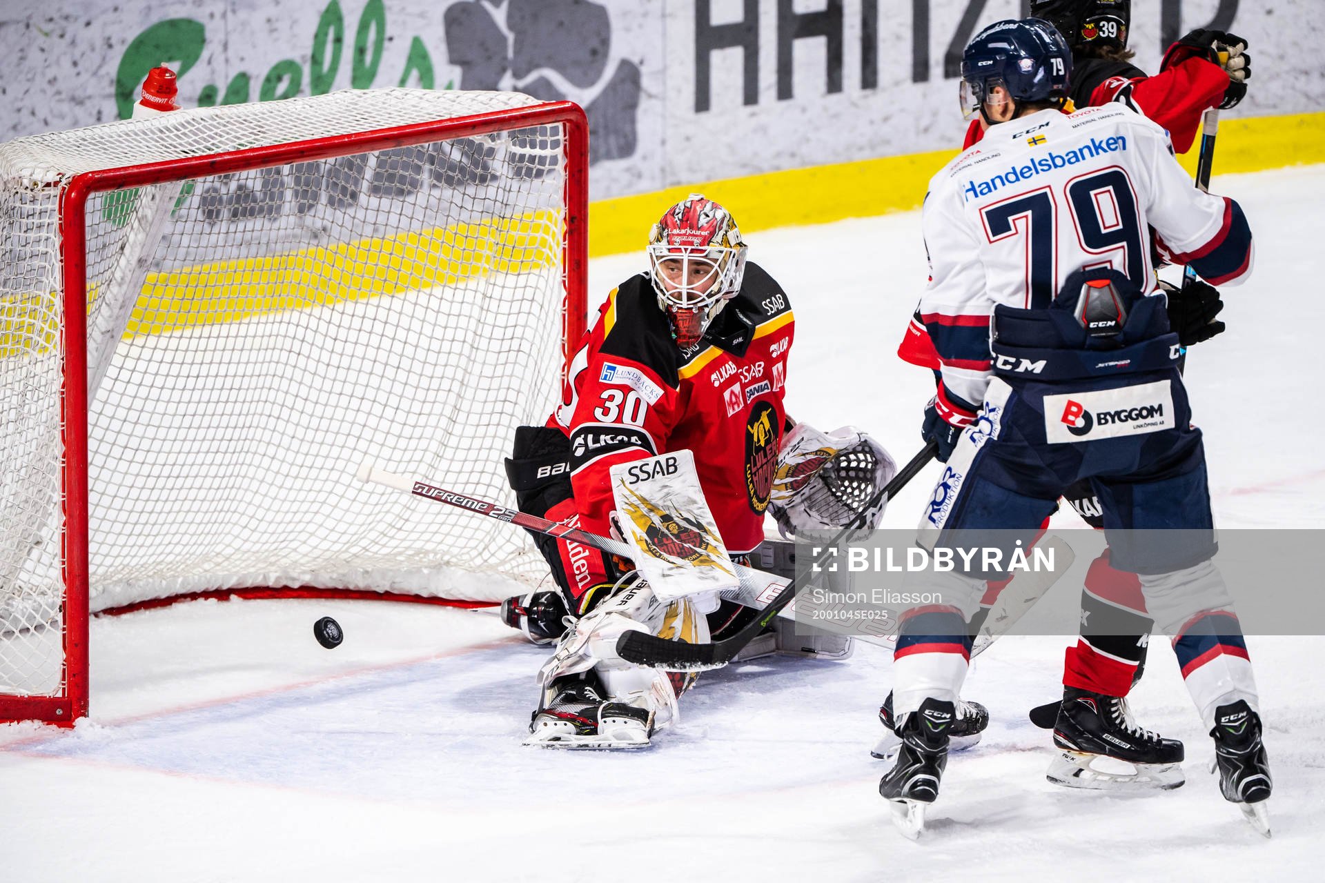 Linköpings Broc Little gör 2-1 bakom Luleås målvakt