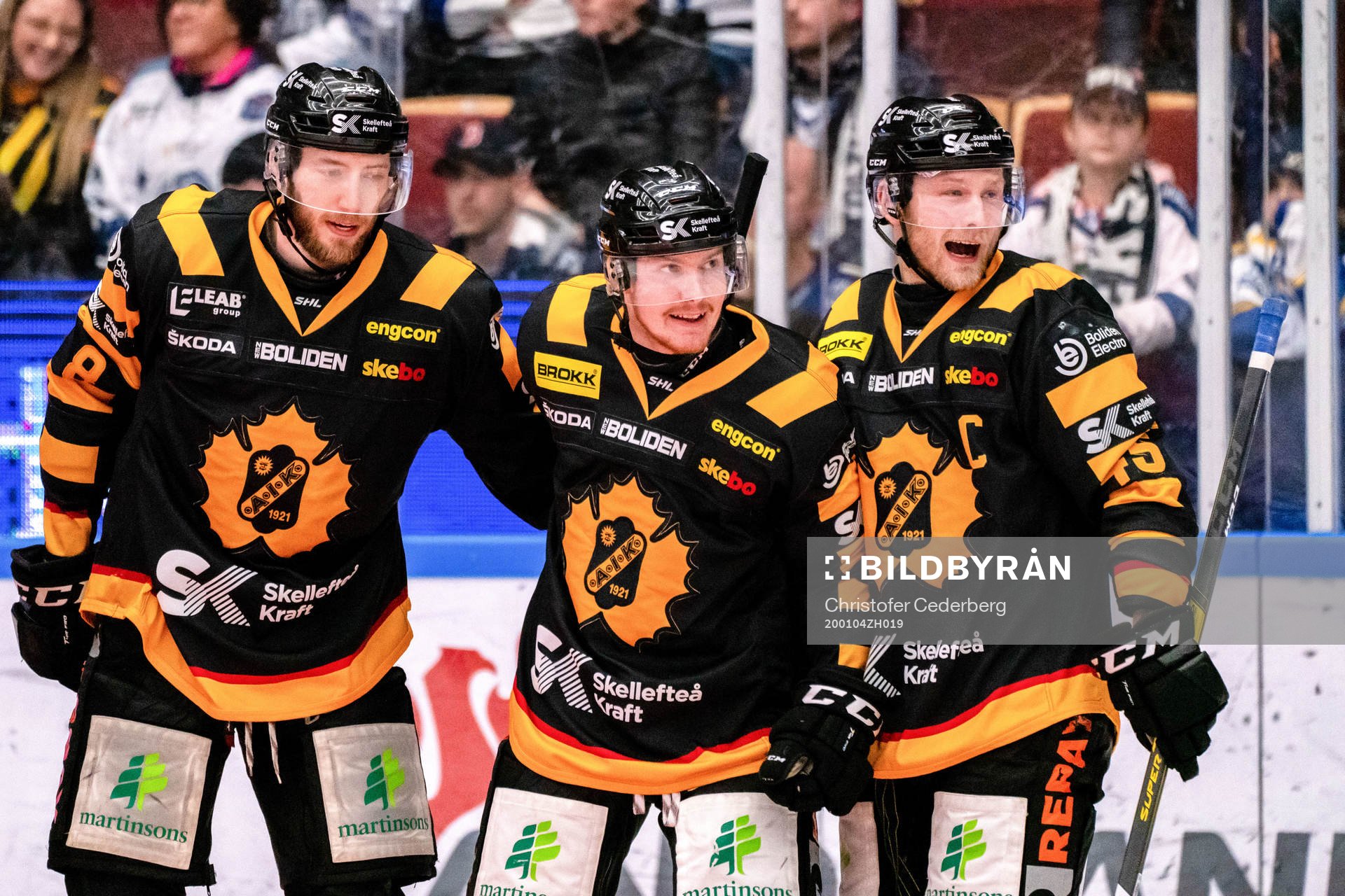 Skellefteås Petter Granberg jublar med lagkamrater