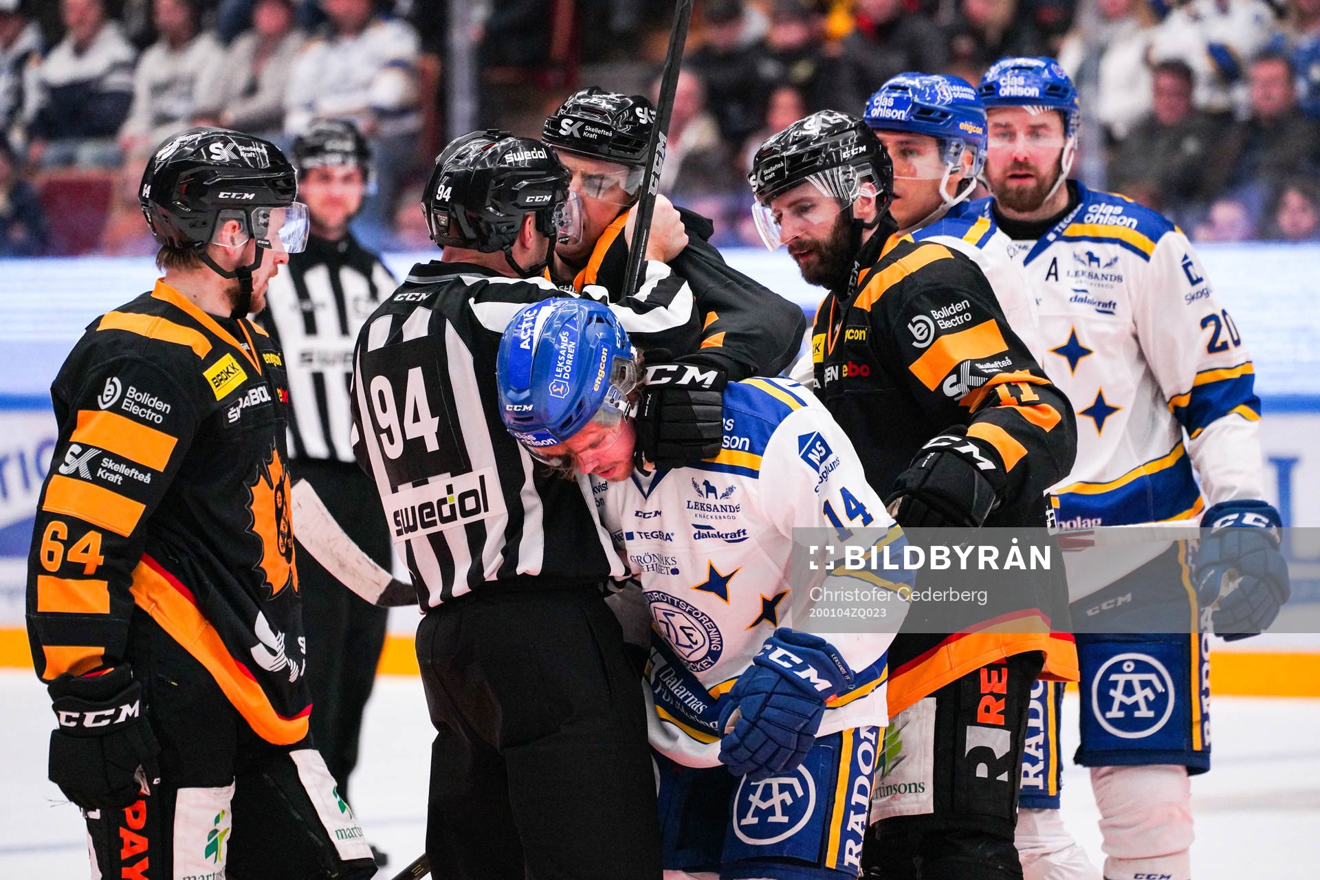 Joakim Lindström och Leksands Oskar Lang i bråk