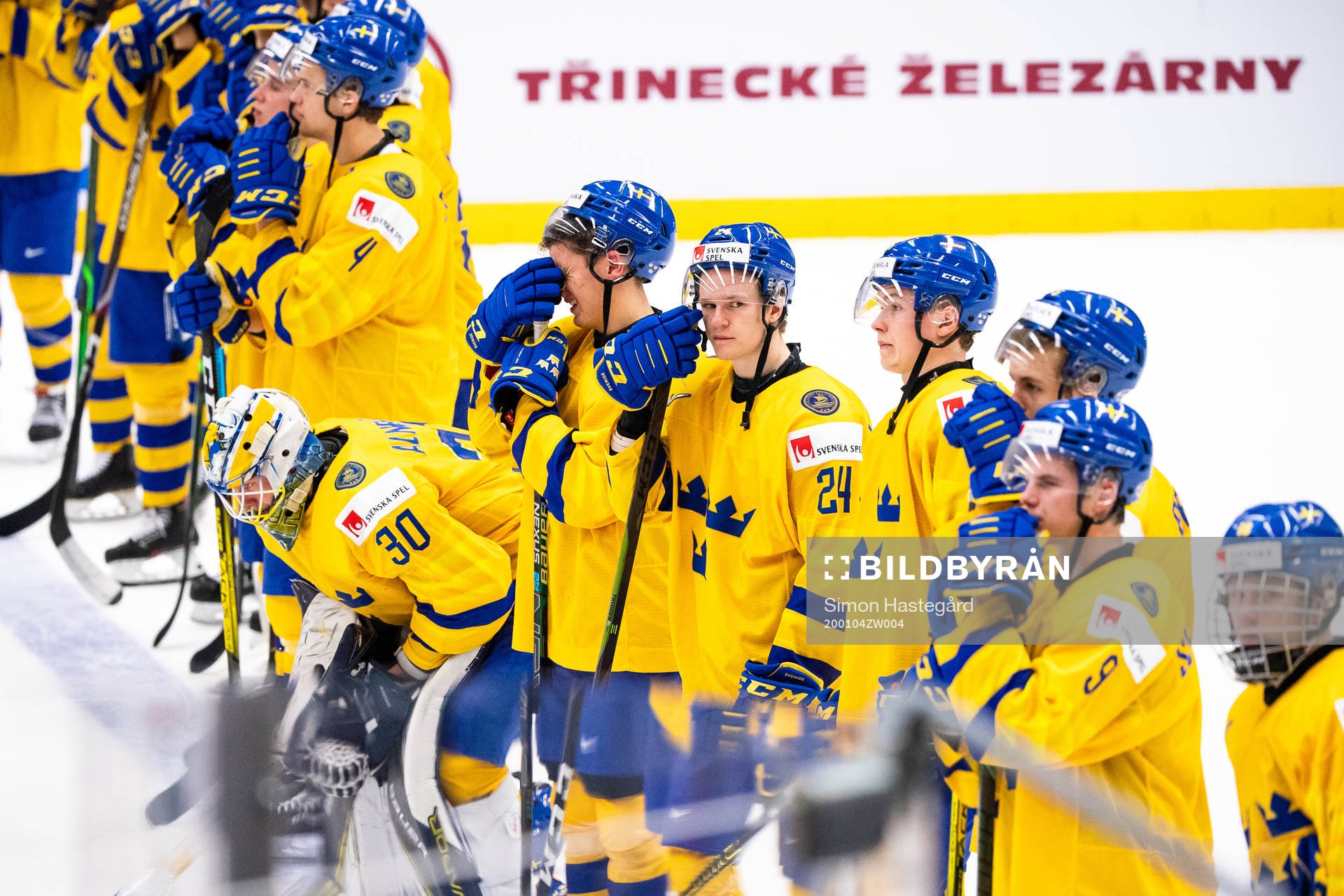 Nikola Pasic and Hugo Gustafsson of Sweden look dejected