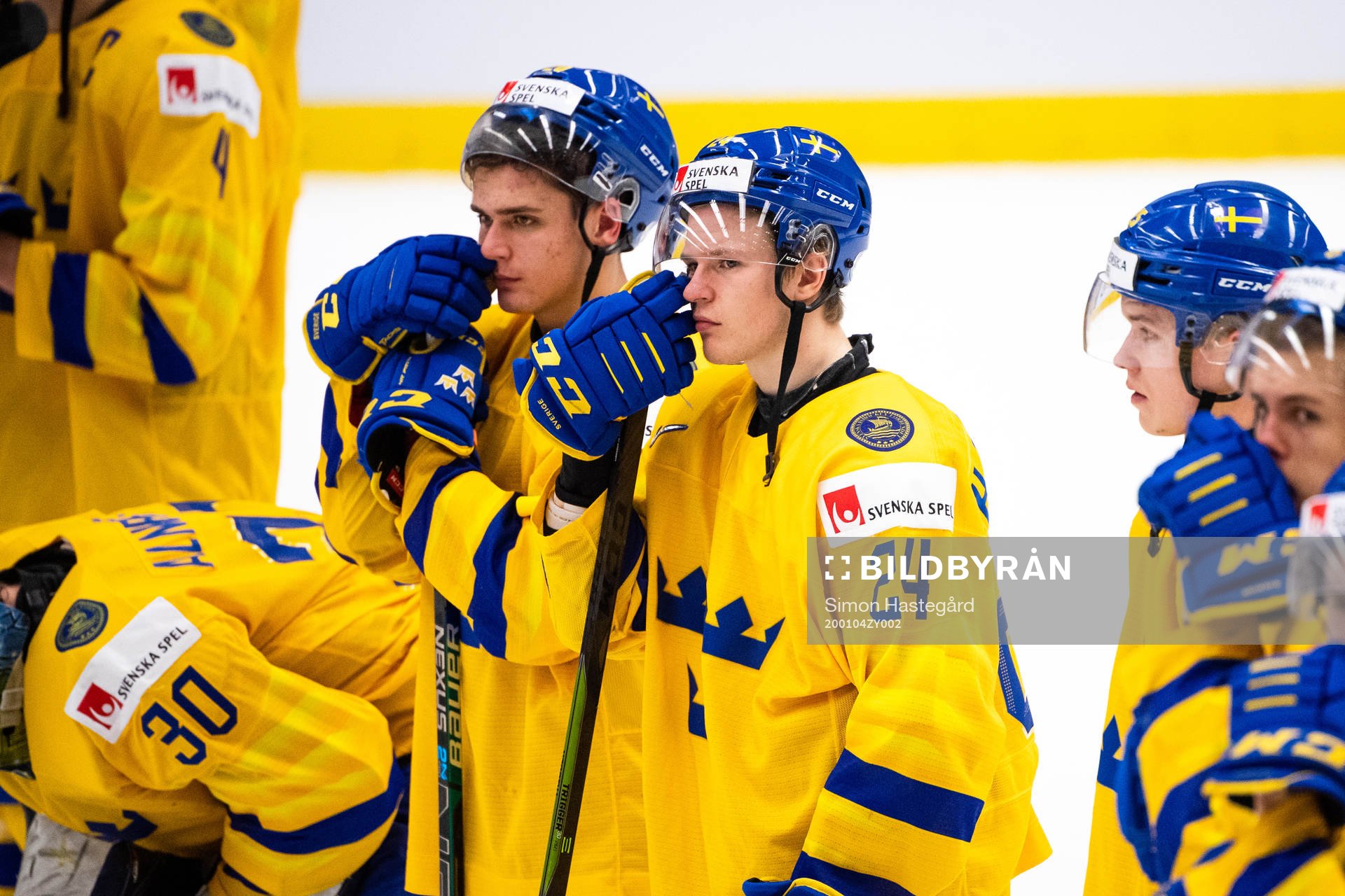 Nikola Pasic and Hugo Gustafsson of Sweden look dejected