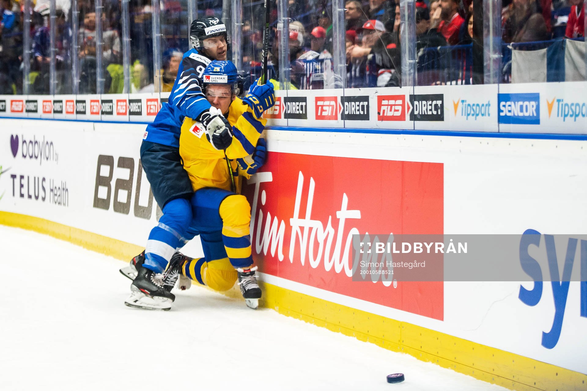 Toni Utunen of Finland and Jonatan Berggren of Sweden