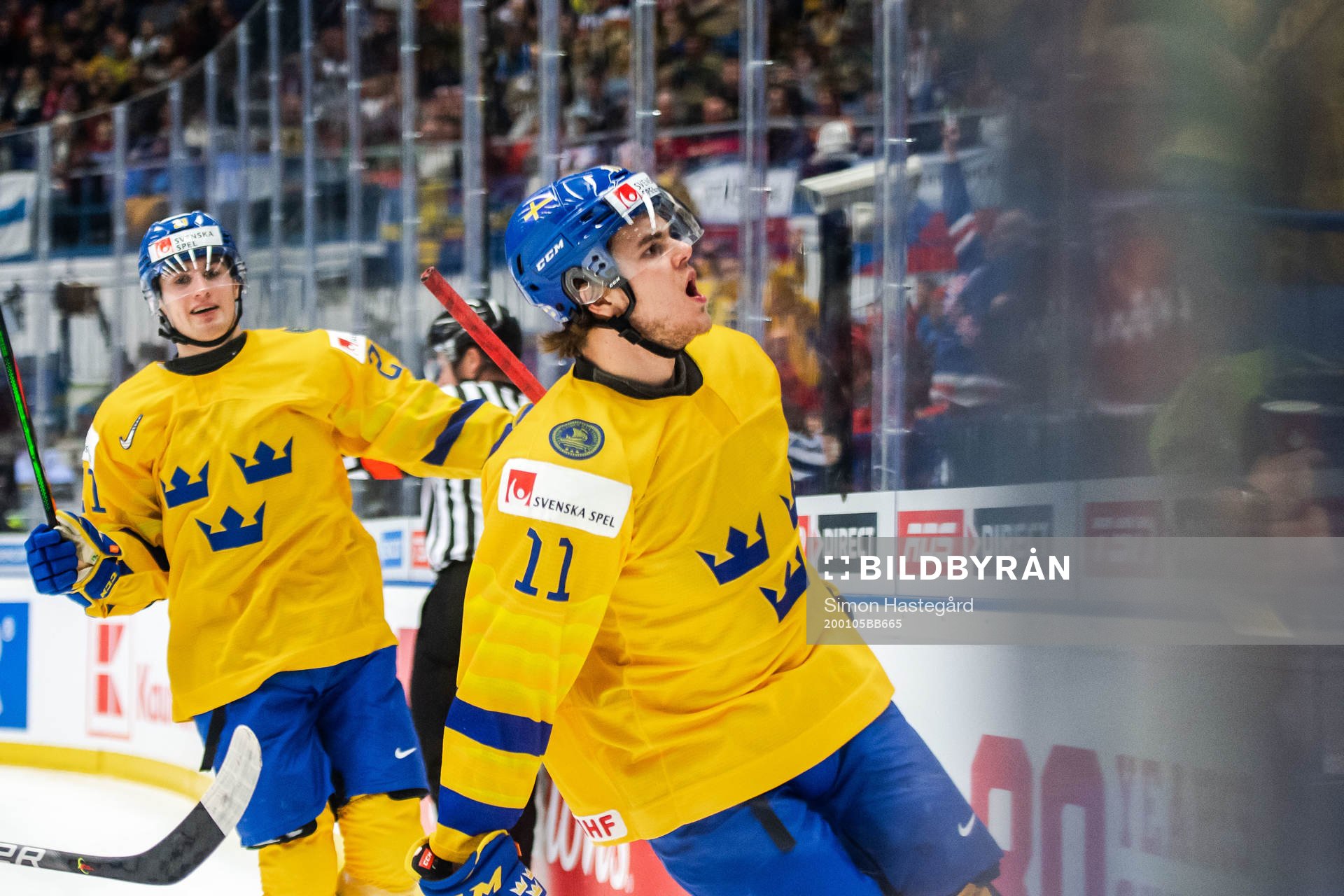 Nils Höglander and Samuel Fagemo of Sweden celebrate