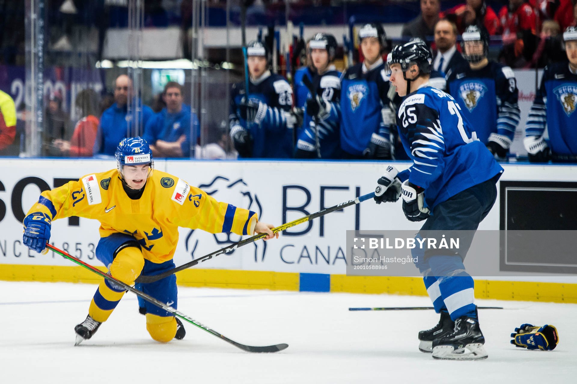 Nils Höglander of Sweden and Antti Saarela of Finland