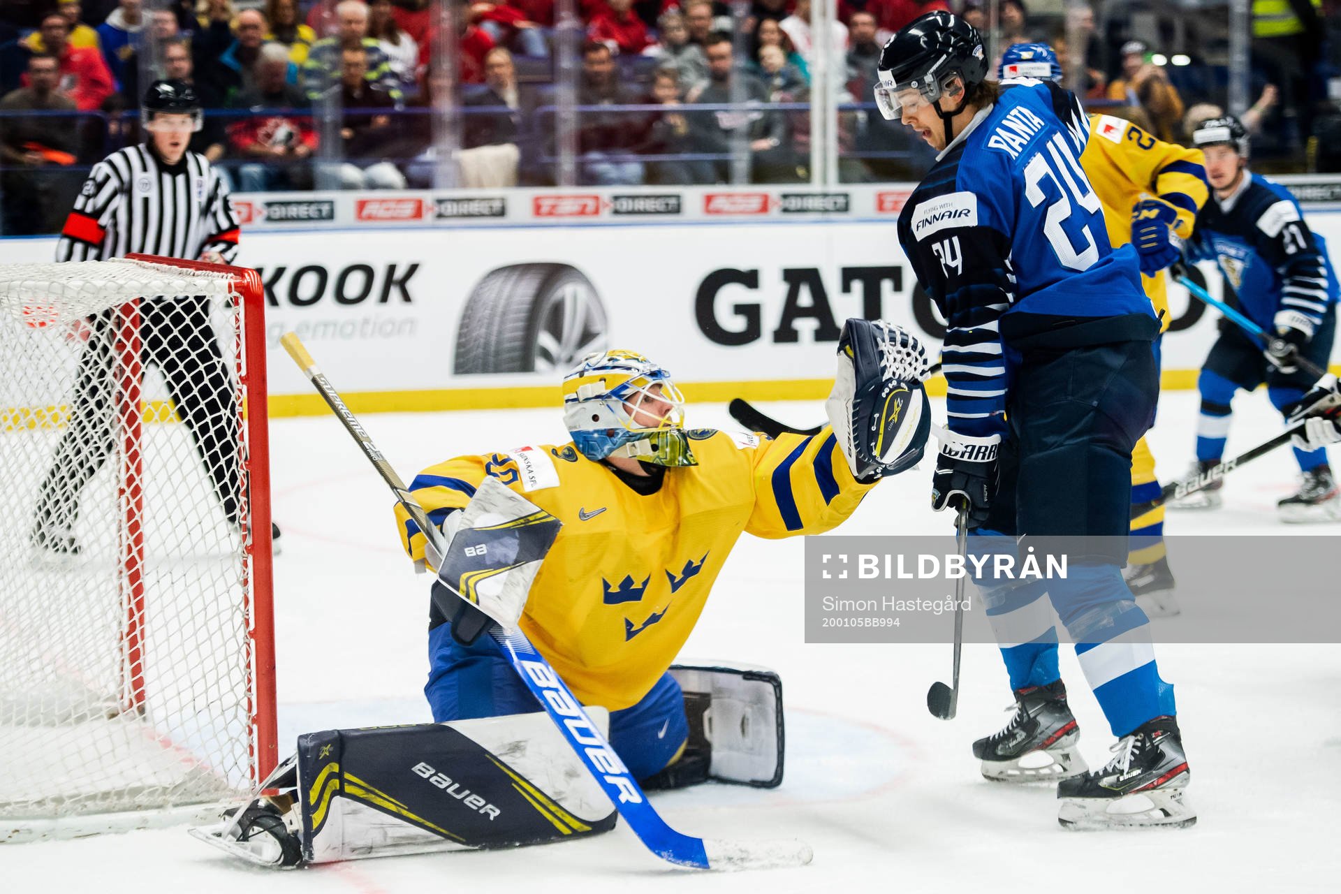 Goalkeeper Hugo Alnefelt of Sweden with a save