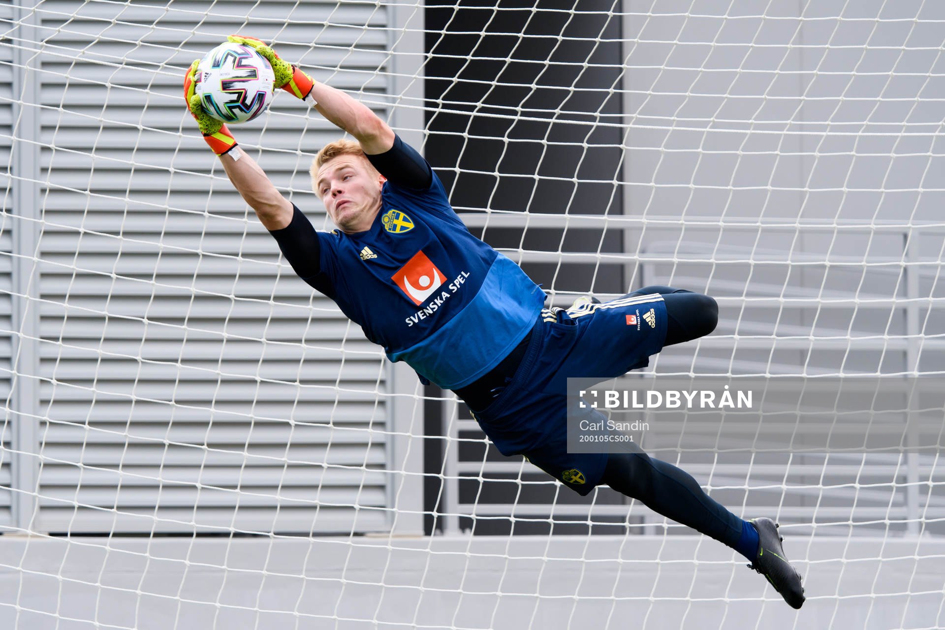 Goalkeeper Isak Pettersson