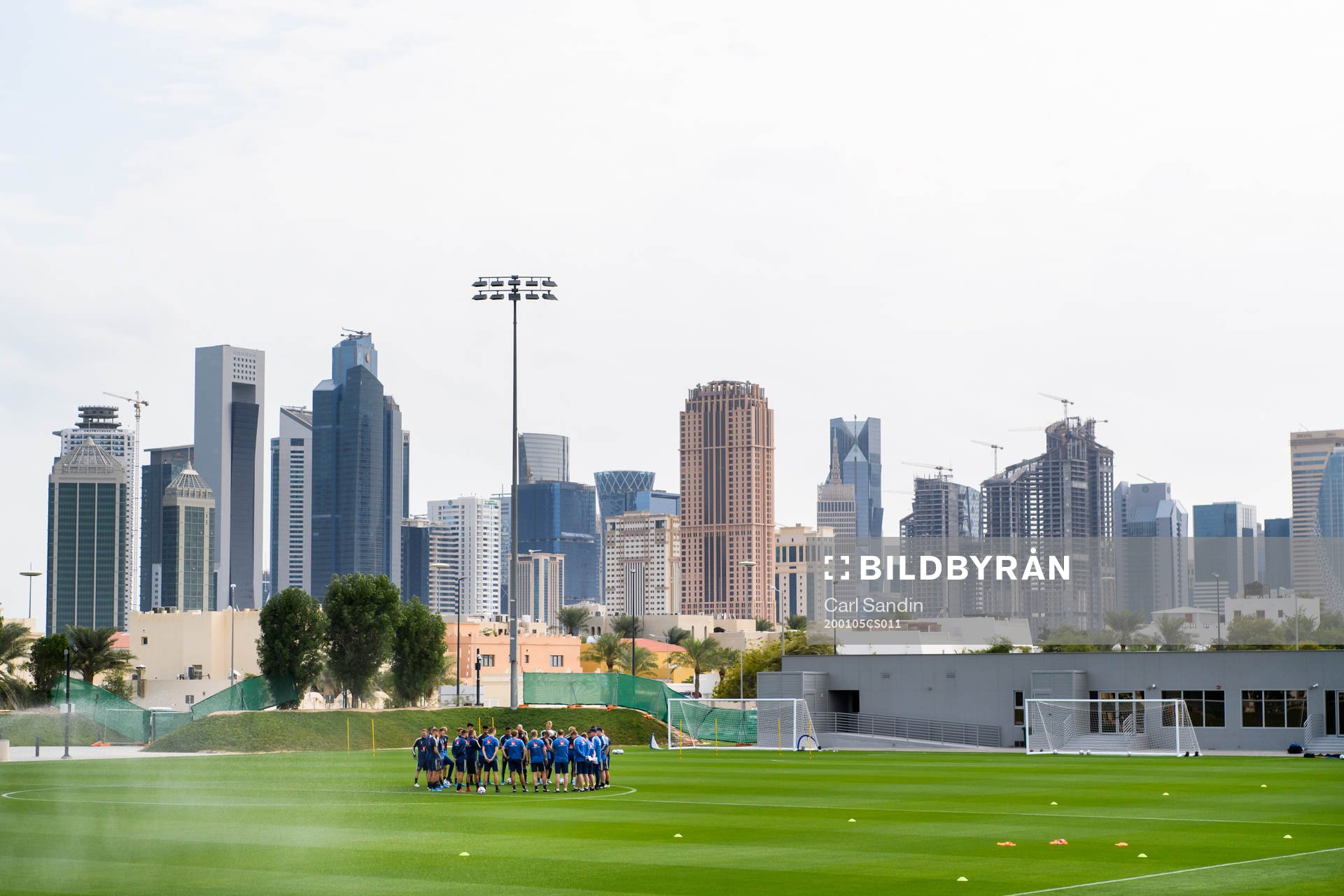 The players prepare