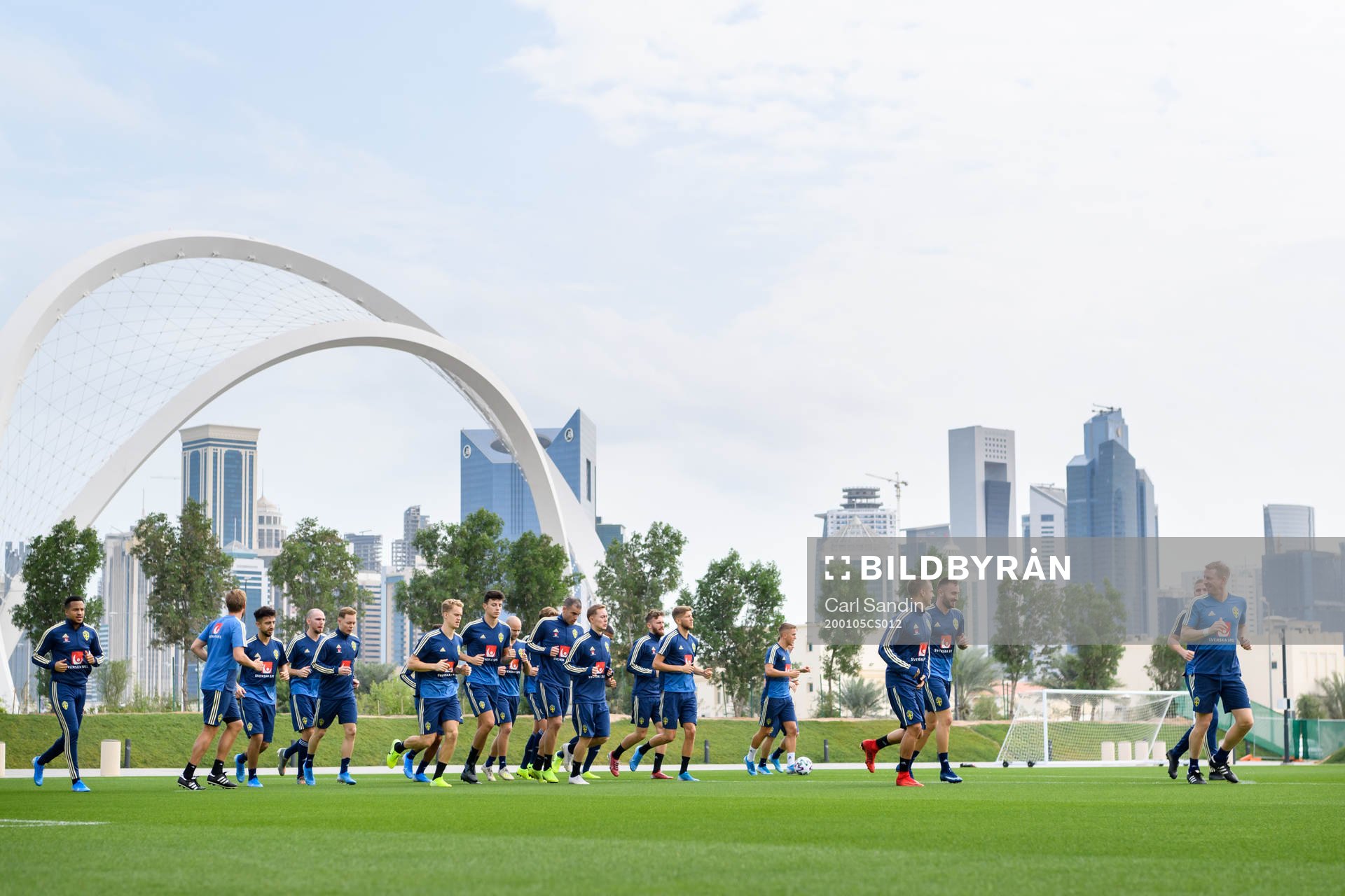The players warm up