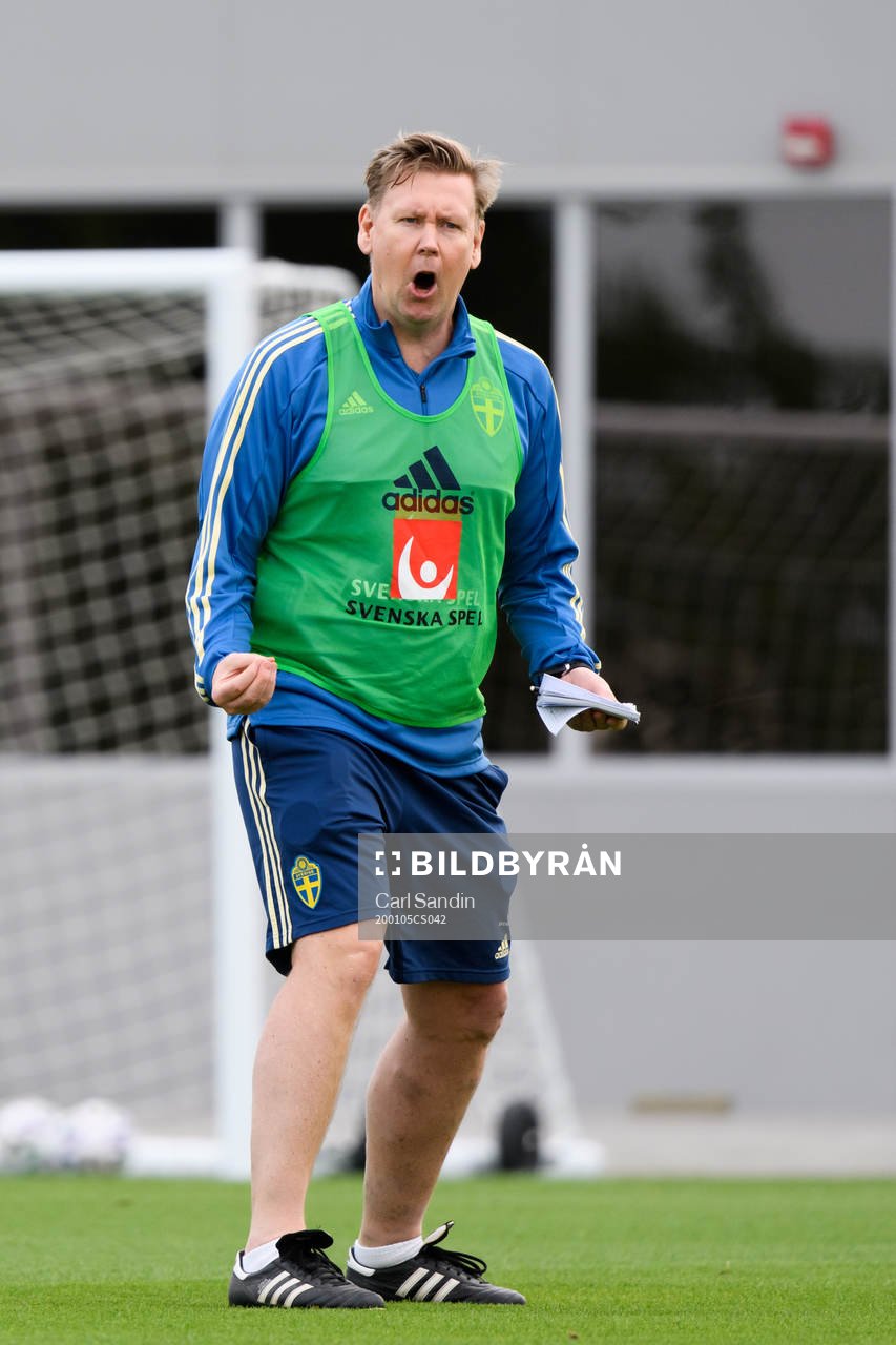 Assistant coach Peter Wettergren