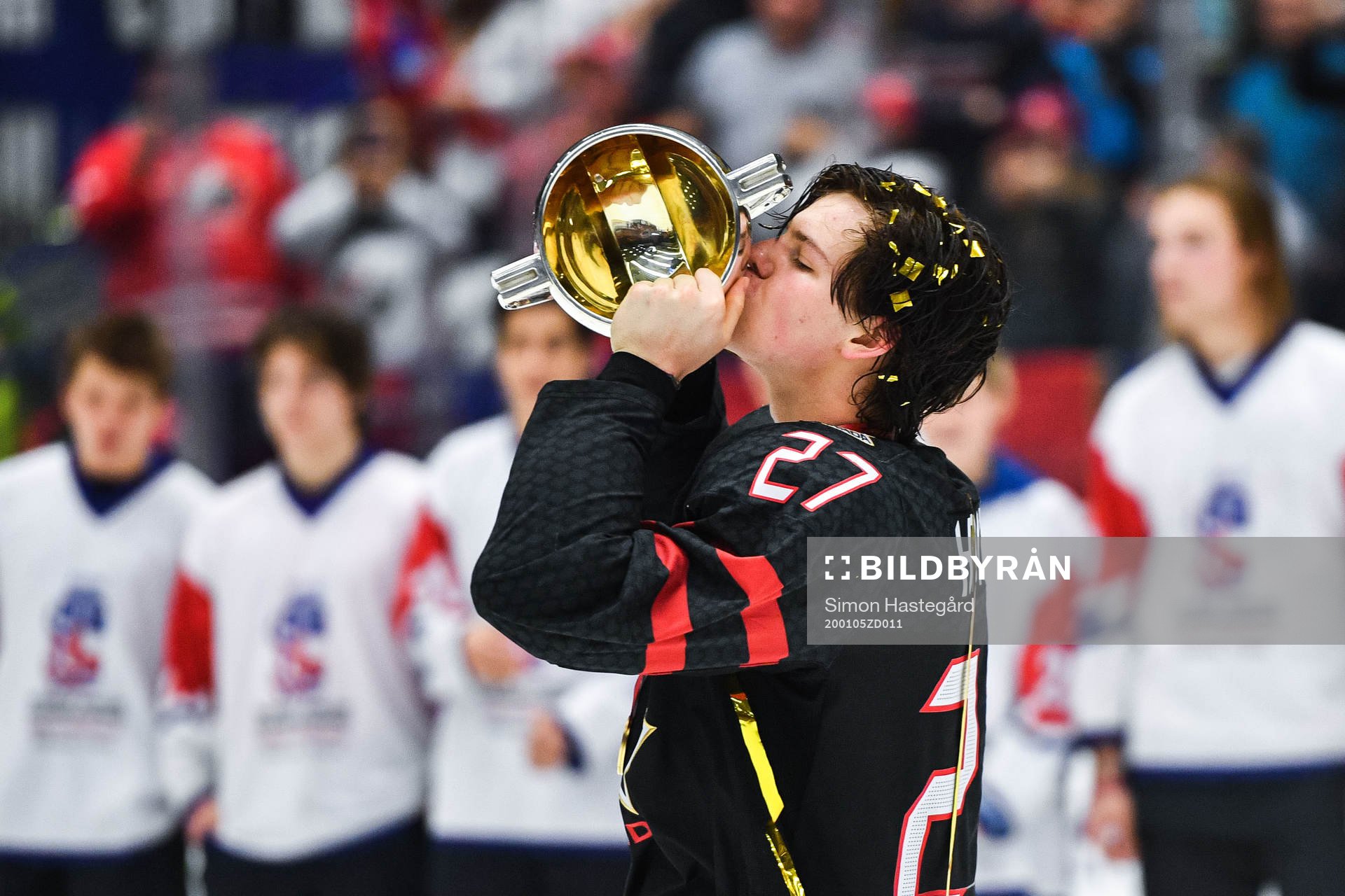 Barrett Hayton of Canada celebrate with the trophy