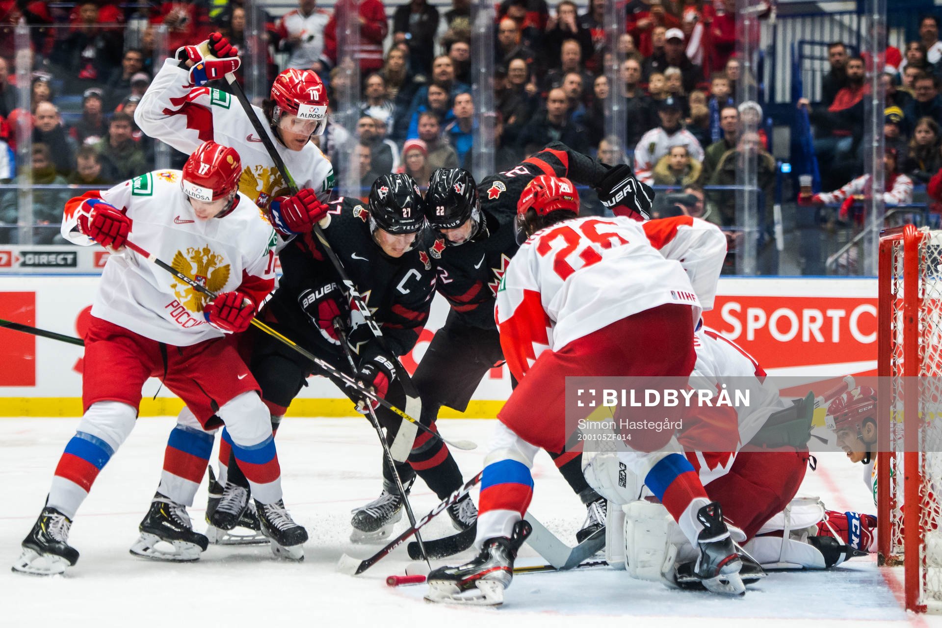 Barrett Hayton and Dylan Cozens of Canada