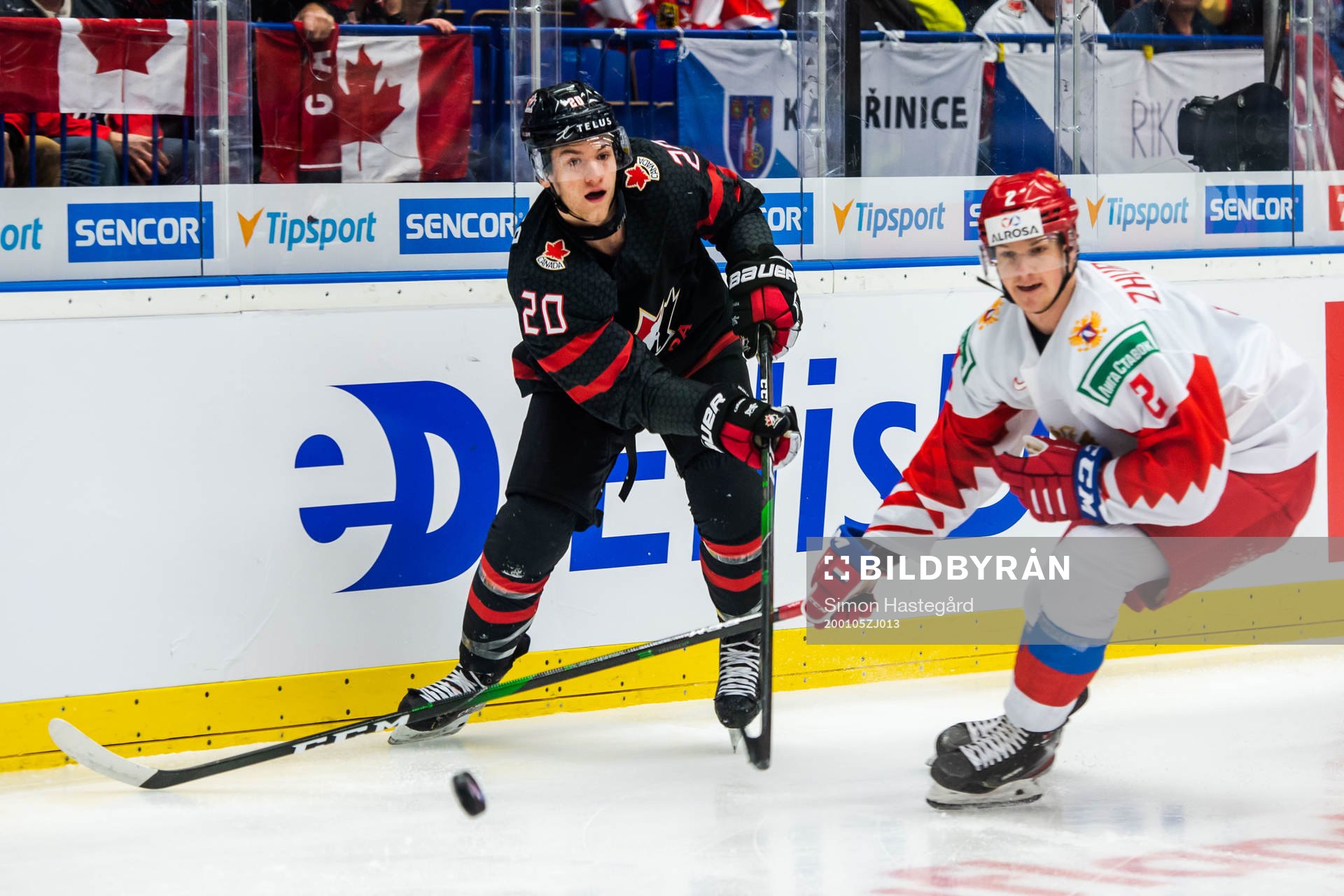 Dawson Mercer of Canada and Danil Zhuravlyov of Russia