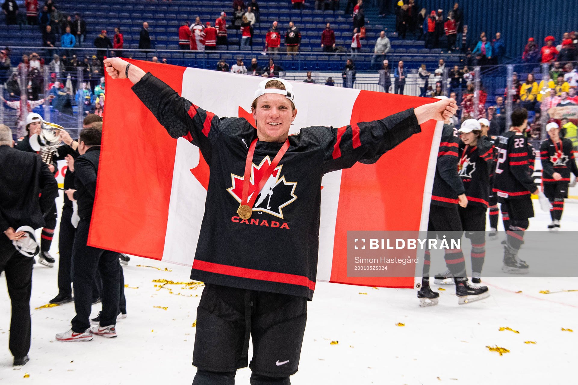 Ty Dellandrea of Canada celebrate