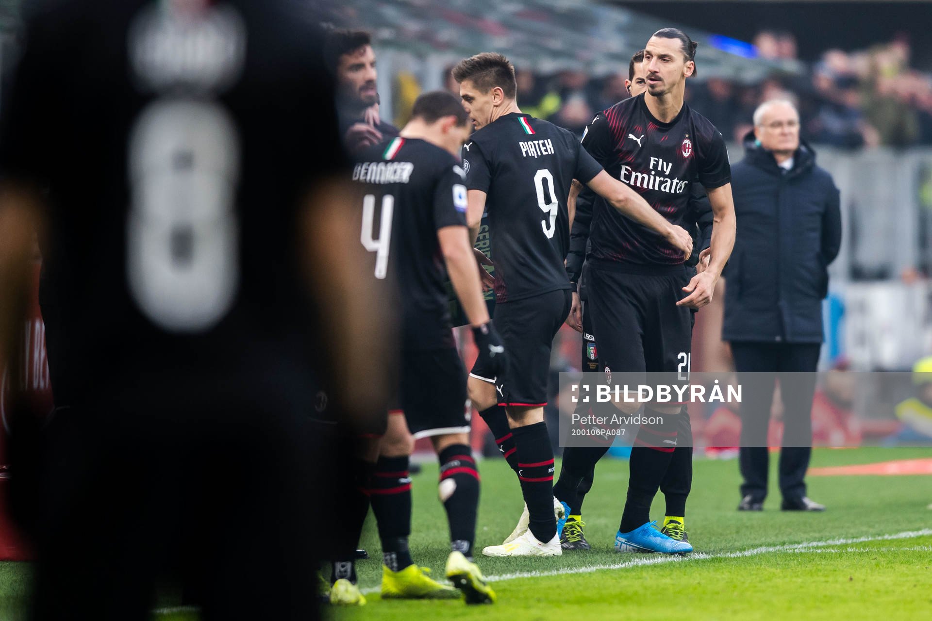 Krzysztof Piatek changes with Zlatan Ibrahimovic of Milan