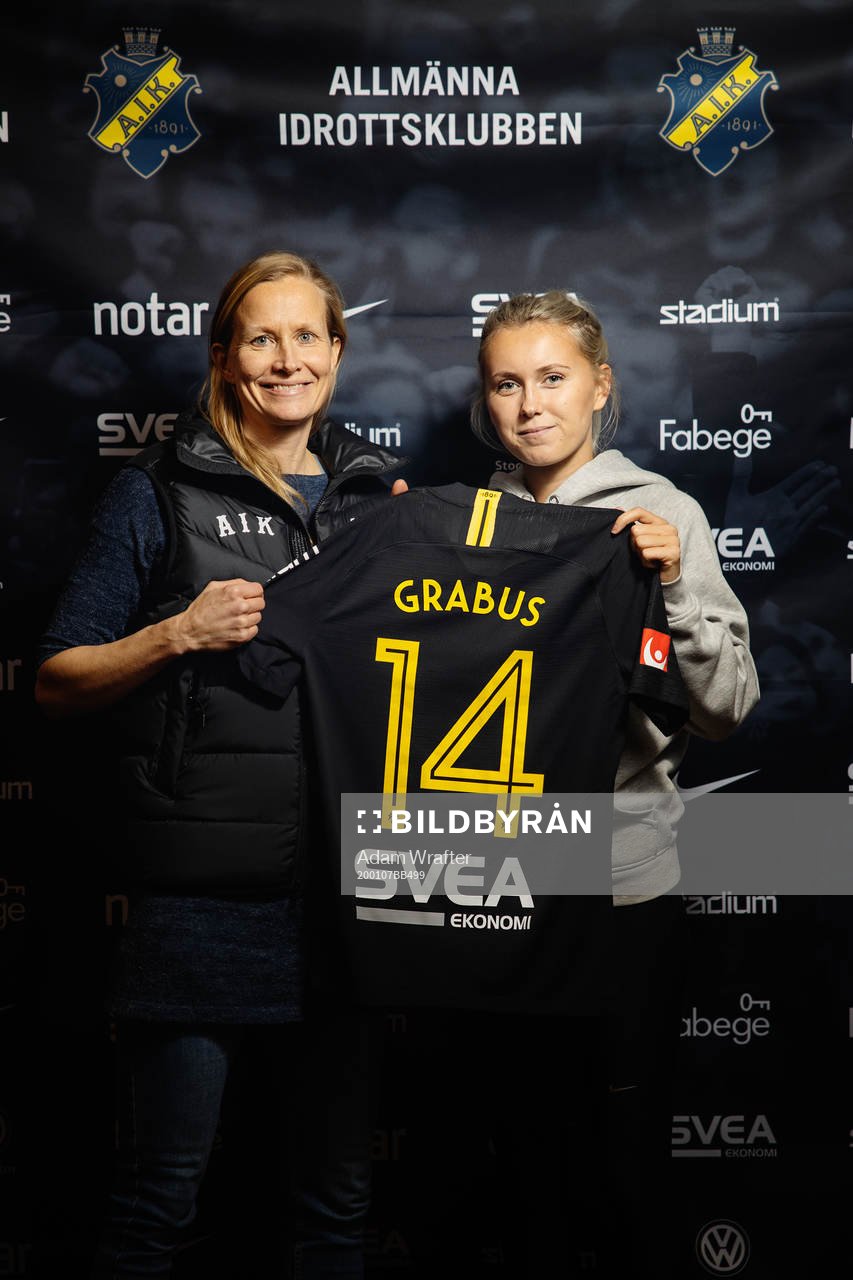 Anne Mäkinen, sportchef, AIK damfotboll, och Adelisa