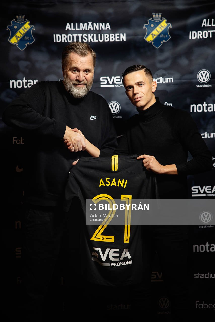 s sportchef Björn Wesström välkomnar nyförvärvet Jasir