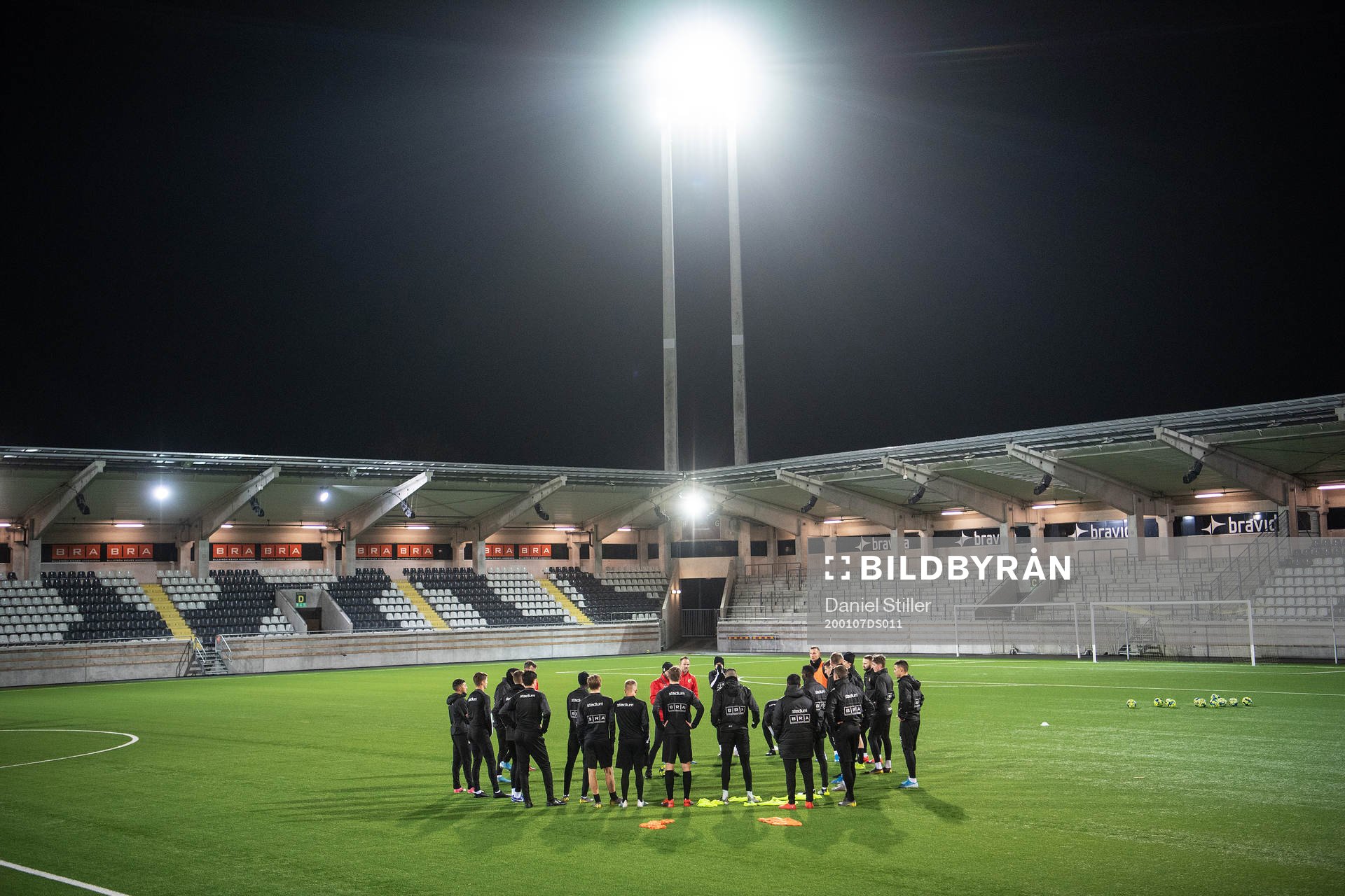 Laget samlas på Bravida arena under en fotbollsträning med Häcken den 7 januari 2020 i Göteborg.
