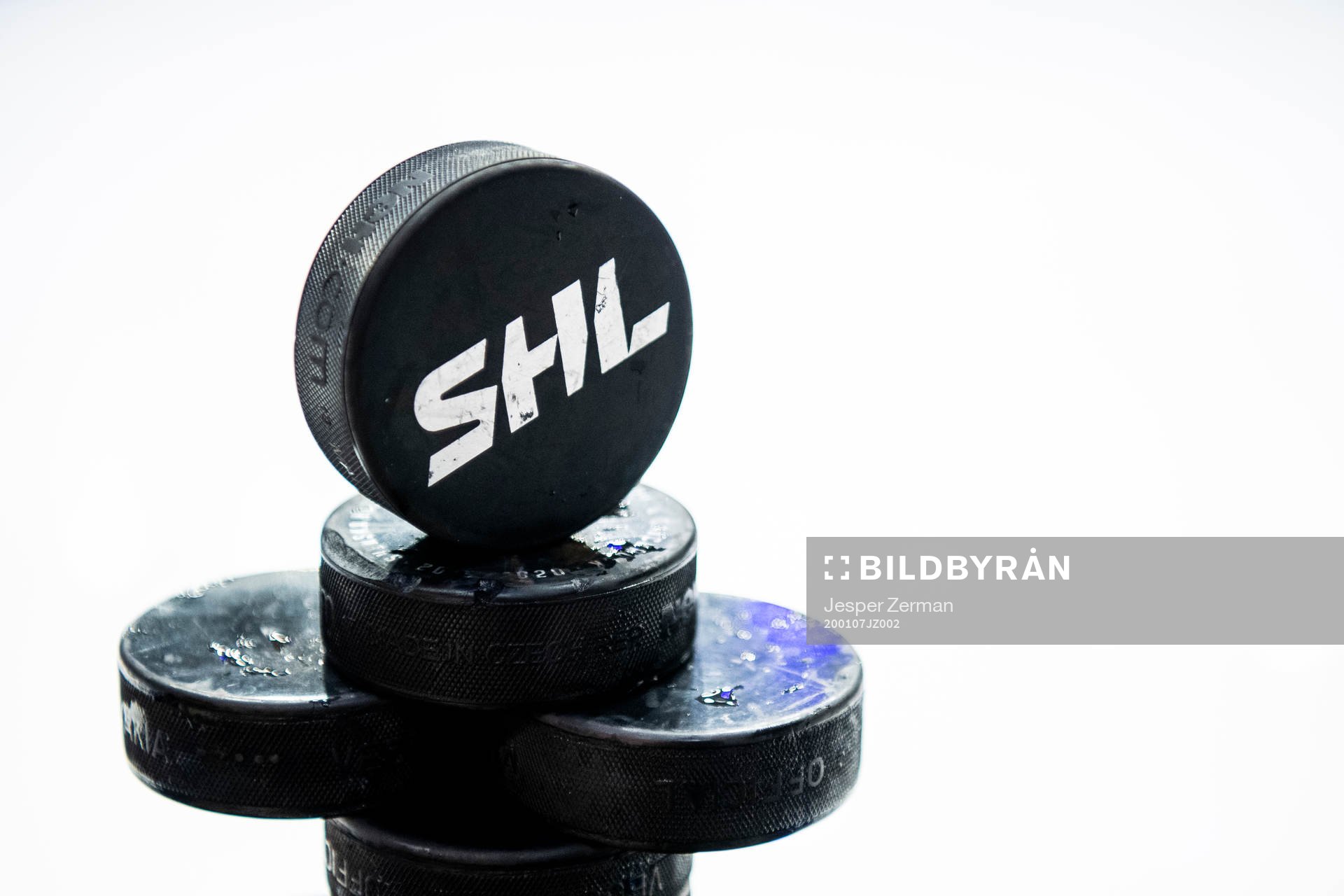 Ice hockey pucks