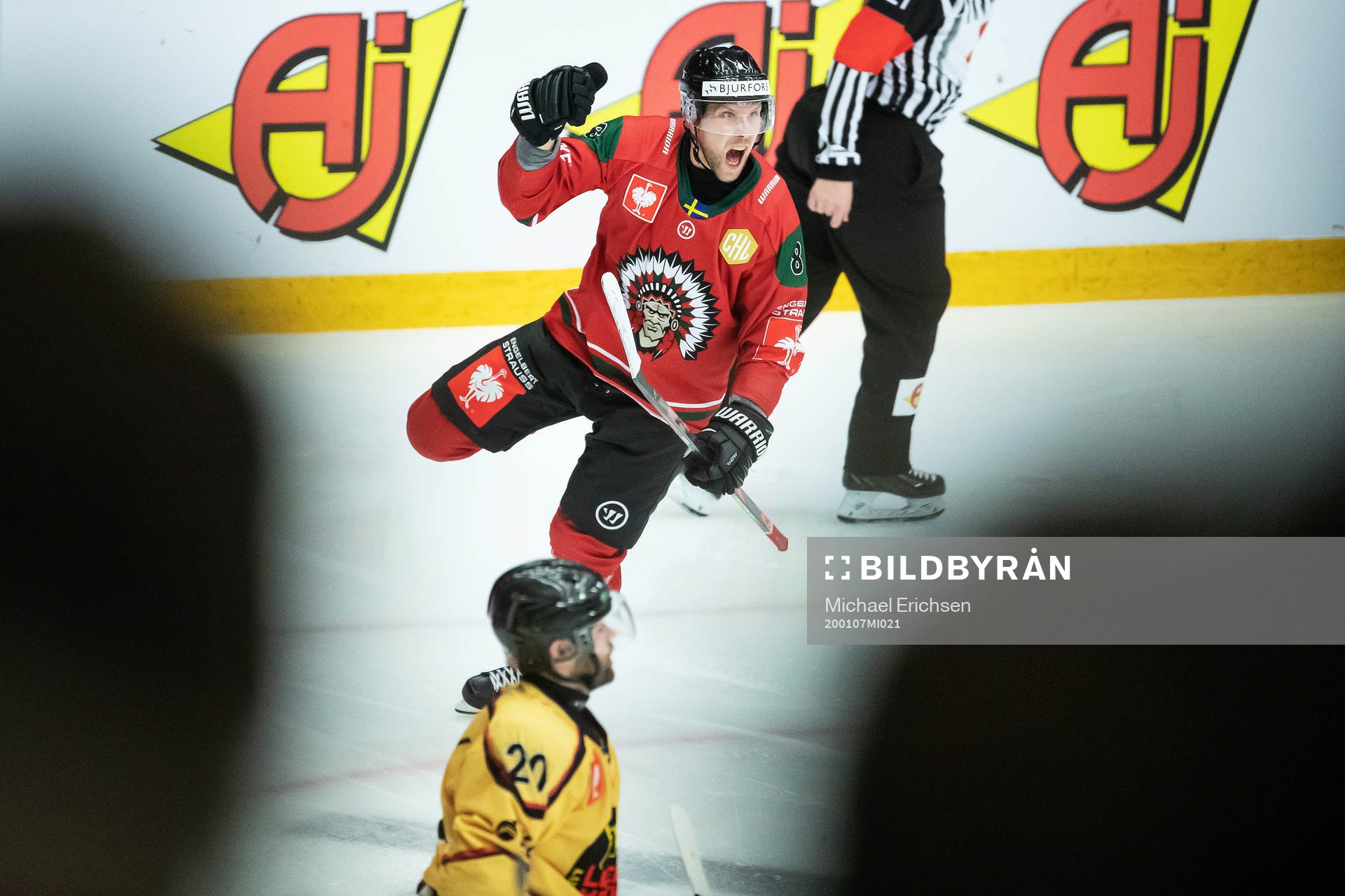 Viktor Ekbom of Frölunda celebrates