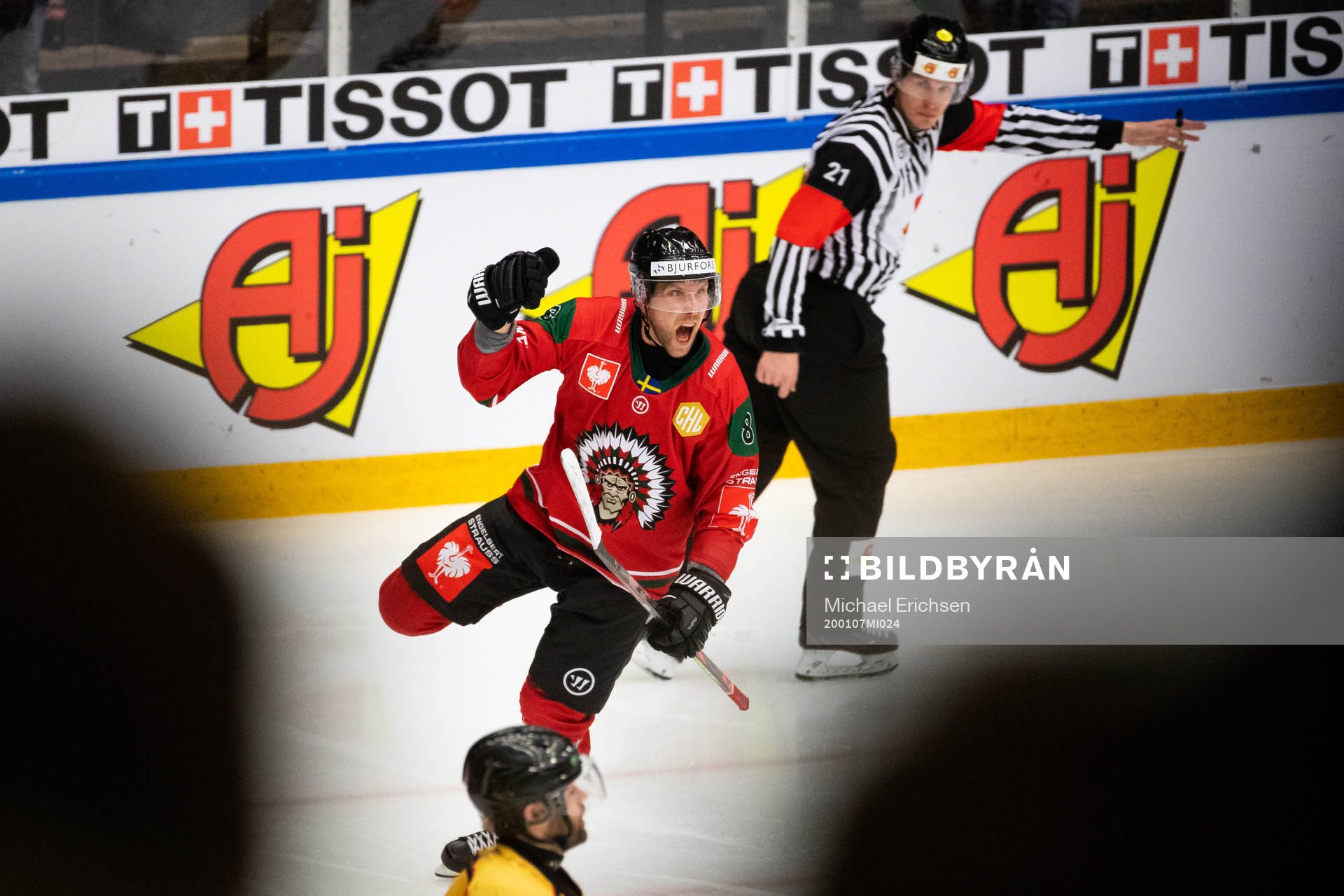Viktor Ekbom of Frölunda celebrates scoring 1-2