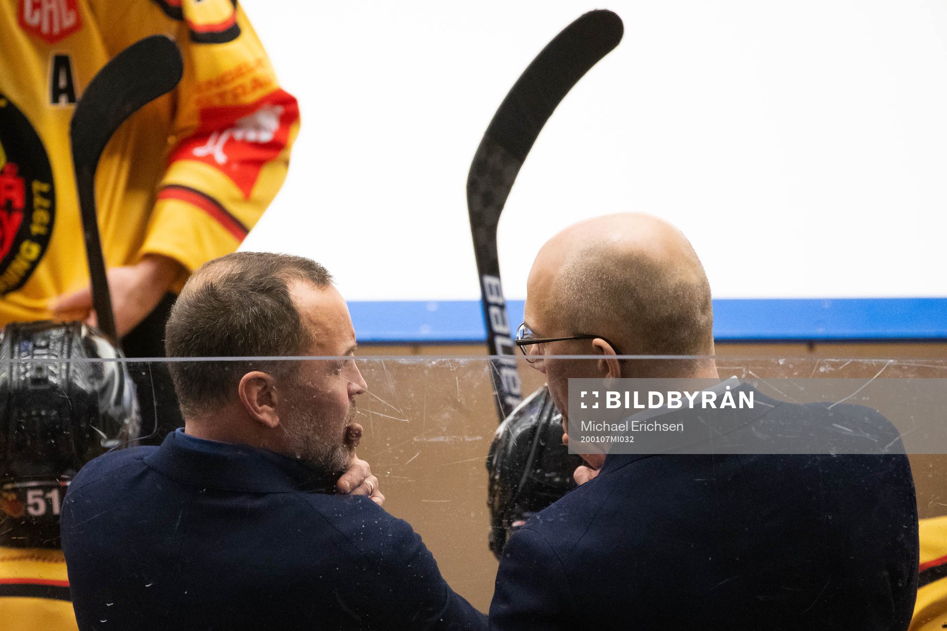 Thomas Berglund head coach of Luleå (to the left)