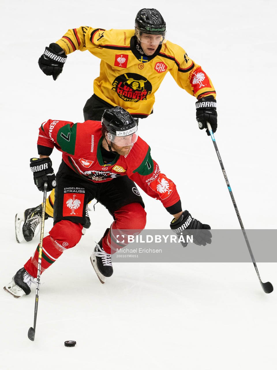 Karl Stollery of Frölunda and Petter Emanuelsson of Luleå