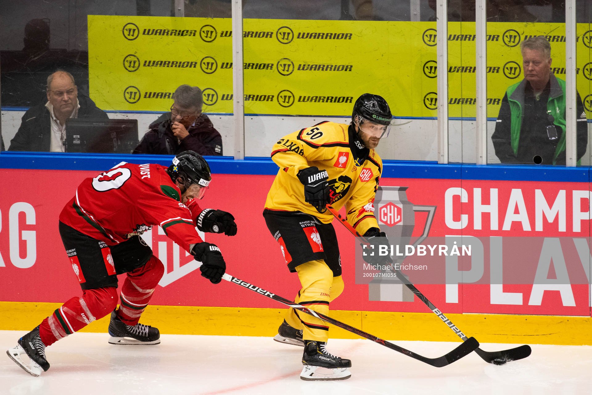 Joel Lundqvist of Frölunda and Daniel Sondell of Luleå