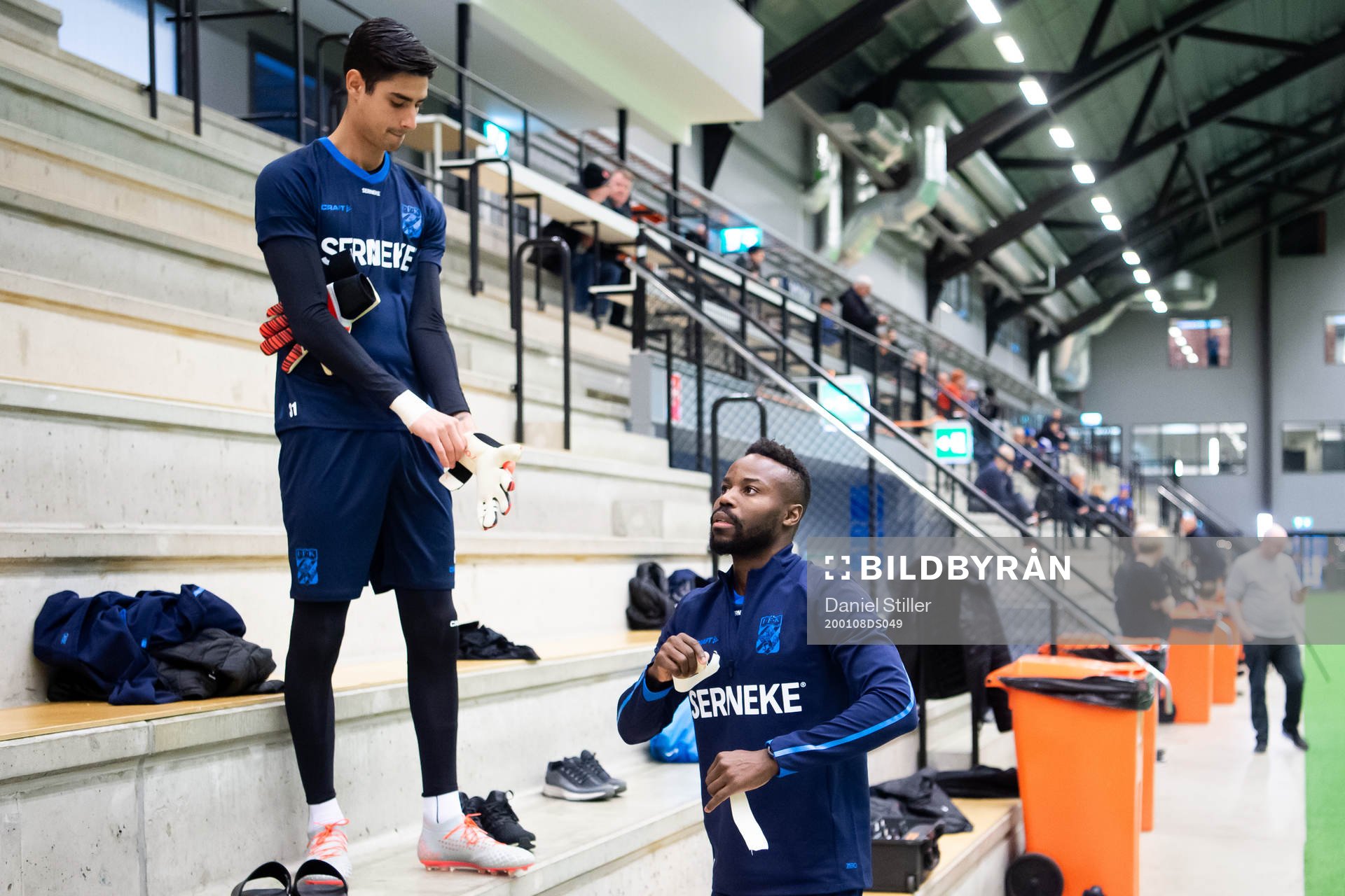 Målvakten Tom Amos och Nzuzi Toko