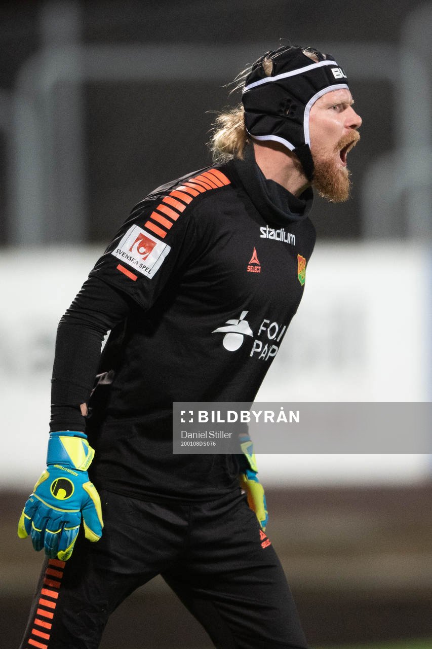 Målvakt Mathias Karlsson