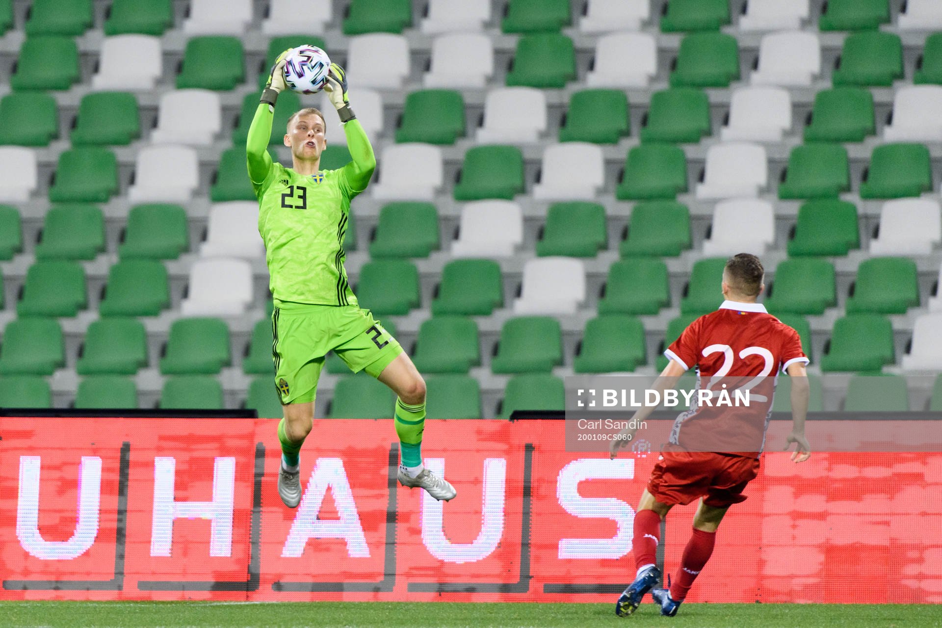 Goalkeeper Pontus Dahlberg of Sweden