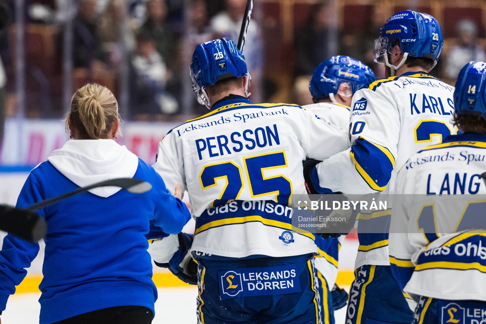 Leksands Linus Persson hjälps av isen